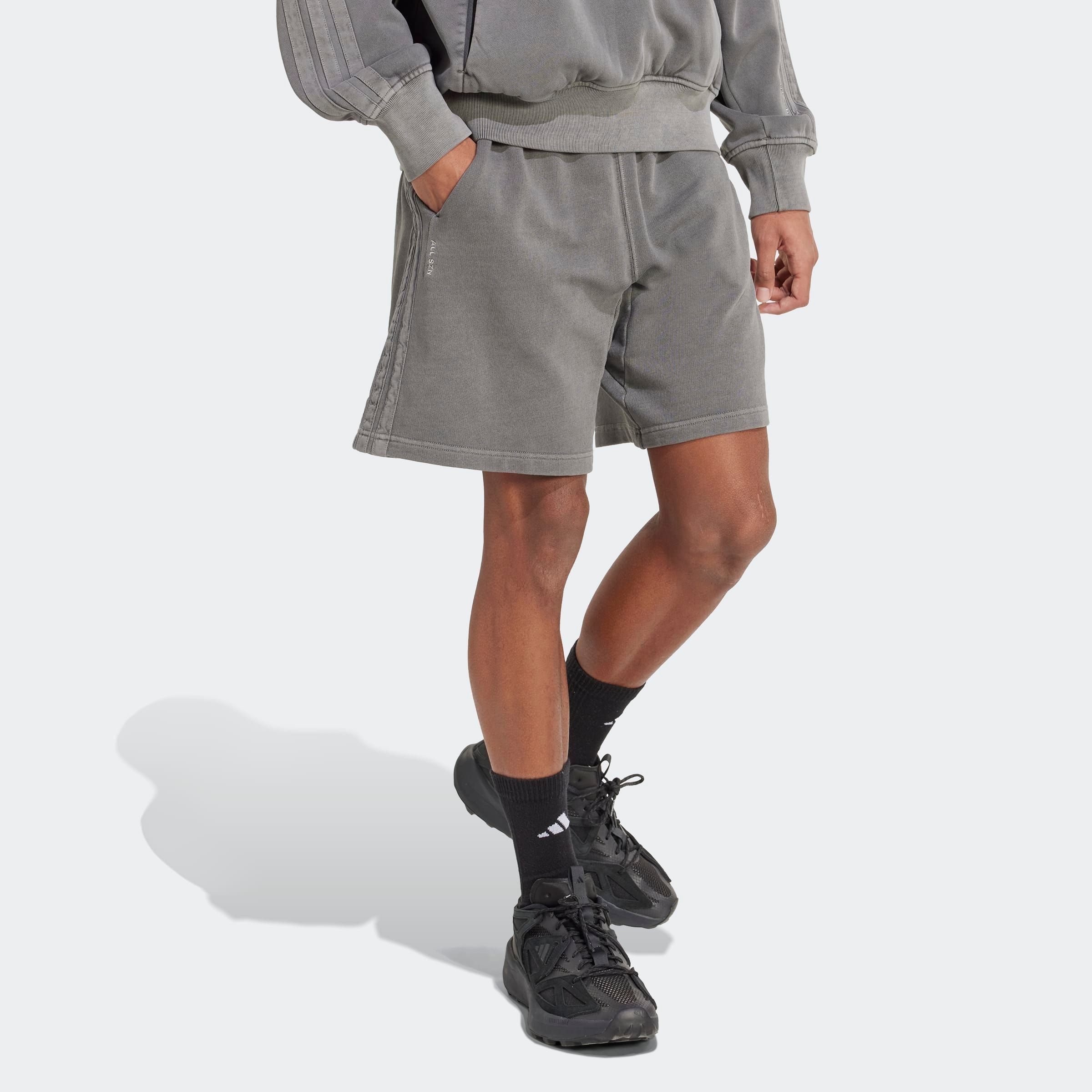 adidas Sportswear Shorts "ALL SZN FRENCH TERRY S, VERWASCHENE OPTIK, 20 CM" lockere Passform, 20 cm Innenbeinlänge, mit Kordelverschluss