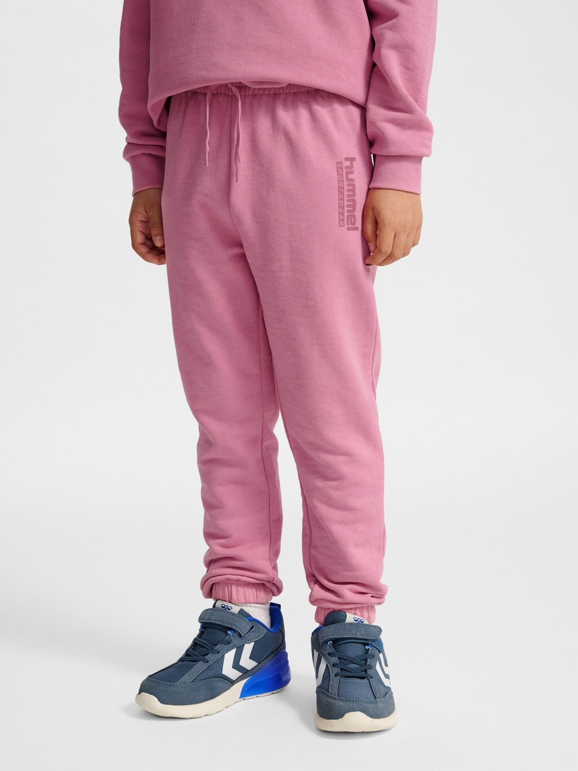 hummel Jogginghose "HMlJR BASE REGULAR PANTS" sportlicher Stil, für Sportmode und Streetwear geeignet