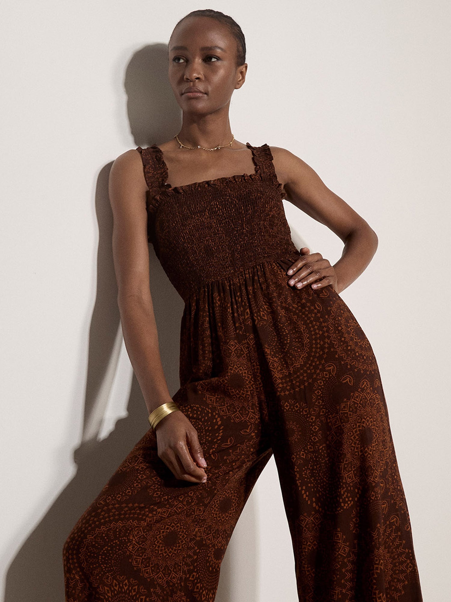 Apricot Jumpsuit »Gemusterter Jumpsuit mit gerafftem Bein« mit Smokdetails