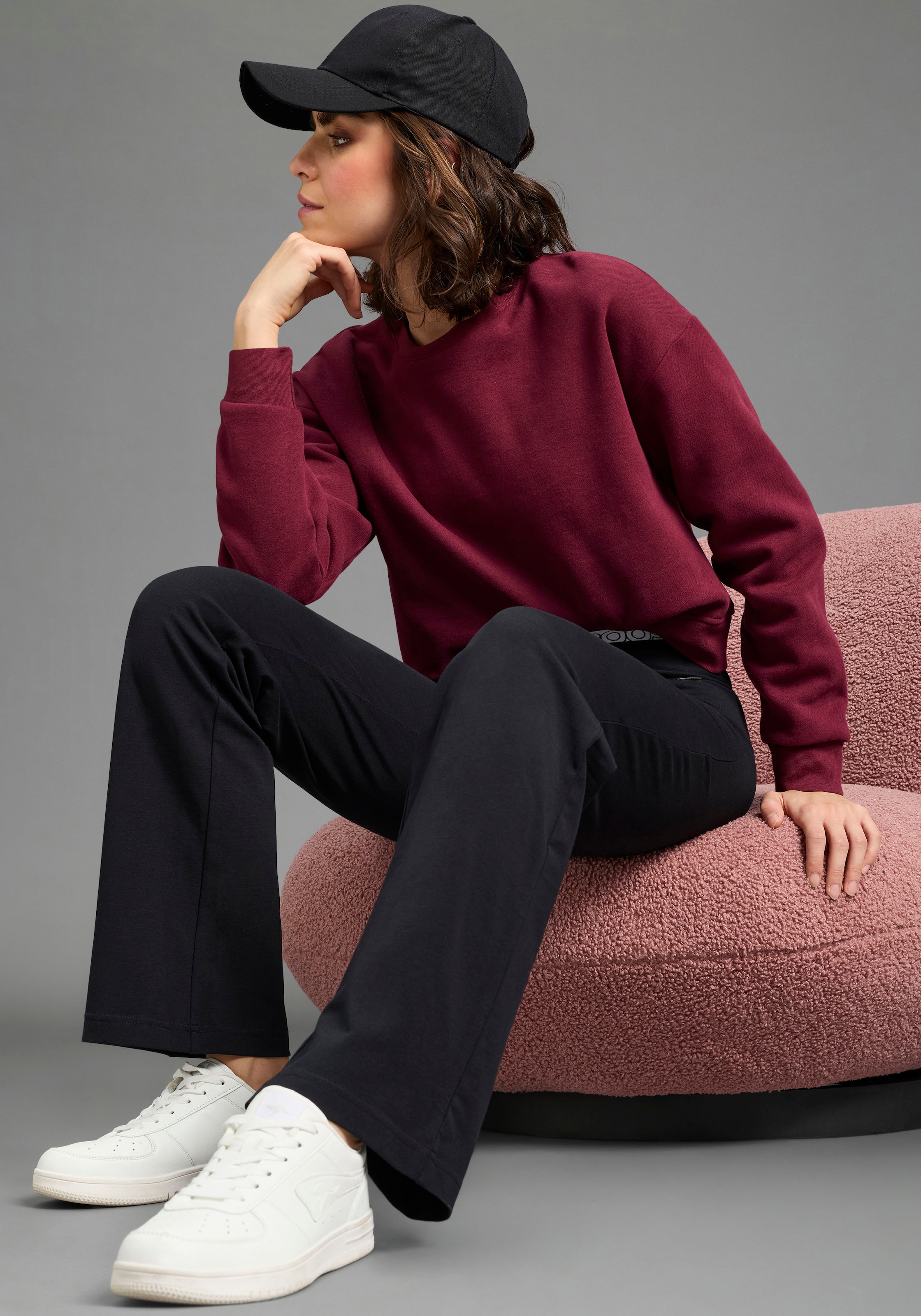 Laura Scott Sweatshirt , Cropped Form
