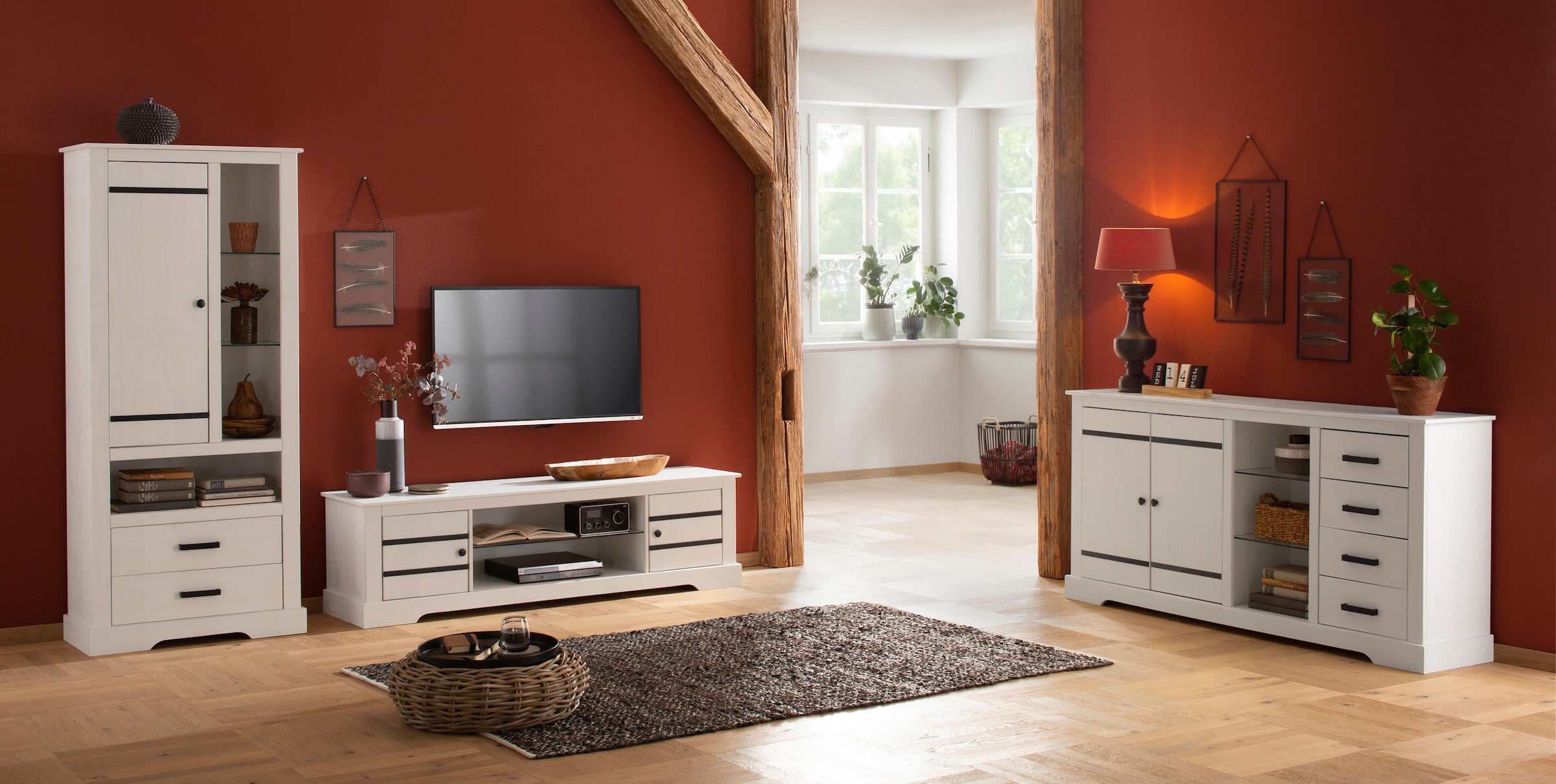 OTTO home Sideboard Kommode aus massivem Kiefernholz, mit verstellbaren Glaseinlegeböden