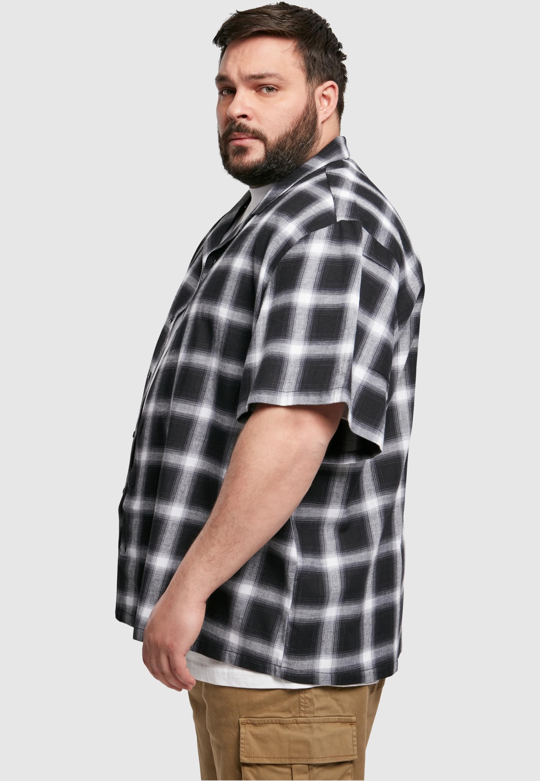 URBAN CLASSICS Langarmhemd »Urban Classics Herren Loose Checked Resort Shirt«, (1 tlg.)