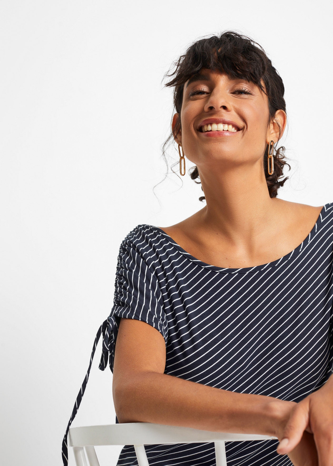 bonprix T-Shirt lässige Passform, Kurzarm-Design, aus Viskose und Elasthan günstig online kaufen