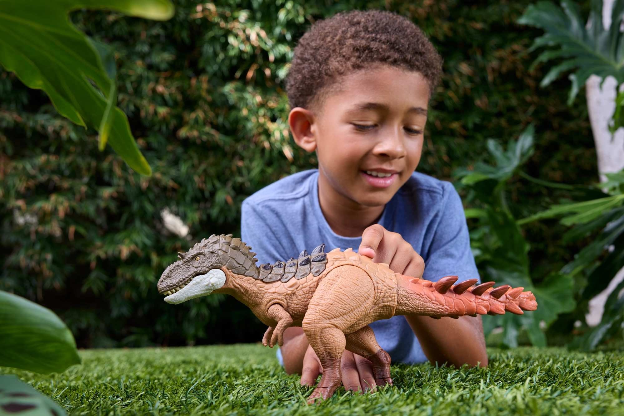 Mattel® Actionfigur »Jurassic World, Gigantic Thrashers - Gorgosaurus« mit Stampfattacke und Brüllgeräusch