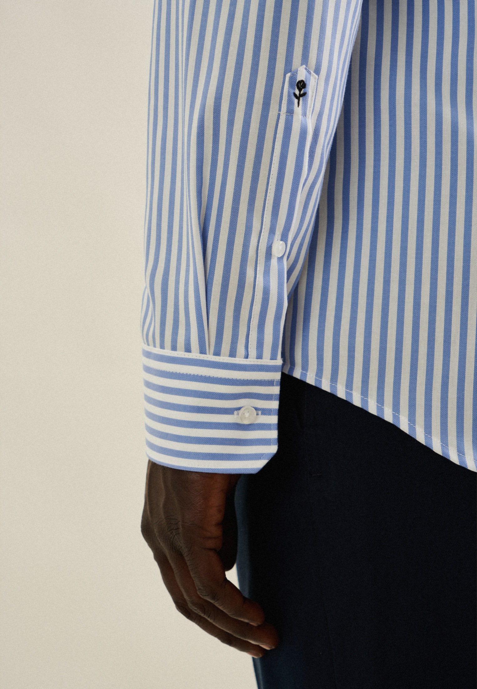 Businesshemd SEIDENSTICKER "Schwarze Rose", Herren, Gr. S38, normale Ärmellängen, blau (mittelblau), 100% Baumwolle, gestreift, tailored fit, 2-Knopf-Manschette, Hemden, Shaped 1/1 Kentkragen Gestreift 3