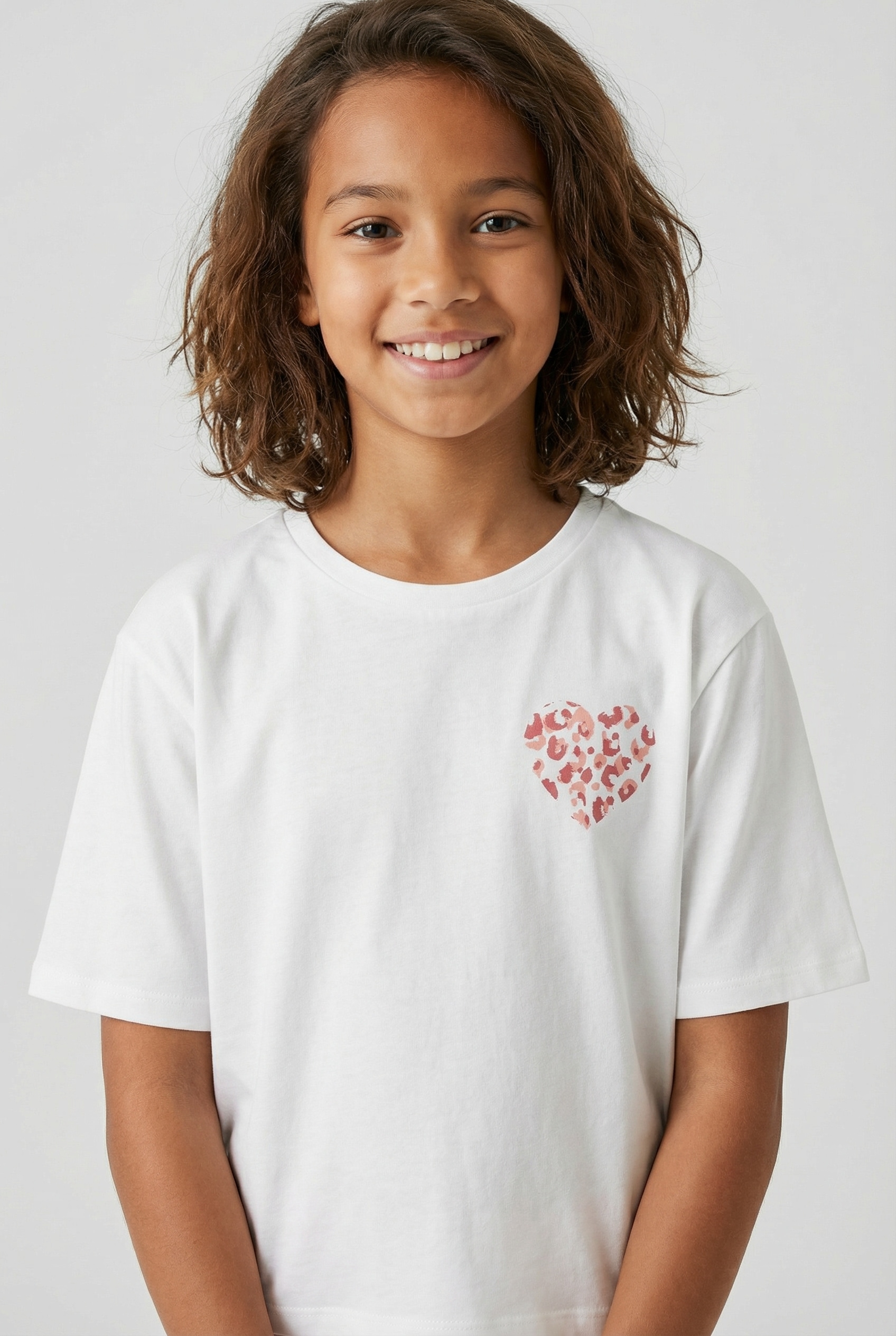 T-Shirt NAME IT "NKFBEATRICE SS NREG SH TOP BOX PS NOOS", Jungen, Gr. 122/128, cloud dancer, Jersey, Obermaterial: 100% Baumwolle, bestickt, unifarben, taillenbedeckt, Rundhals, Shirts T-Shirt