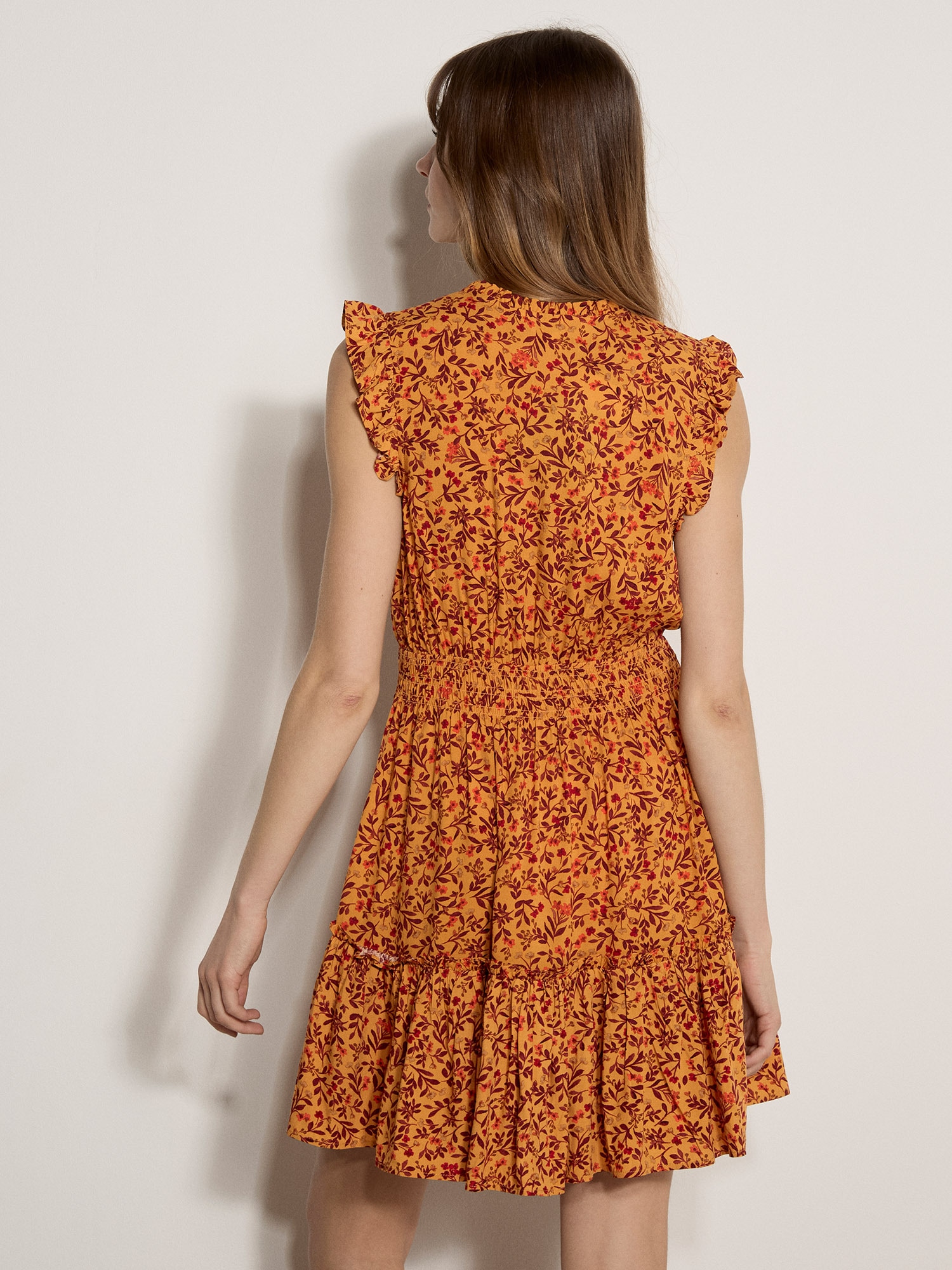 Apricot Minikleid »Mini-Kleid mit Rüschen und zierlichem Blumenmuster« mit Bindeband,  mit Bindeband