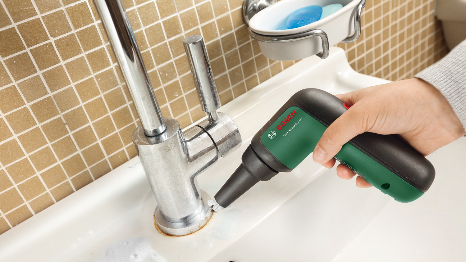 Bosch Home & Garden Akku-Oberflächenbürste »UniversalBrush Set«, mit verschiedenem Zubehör und Aufbewahrungstasche
