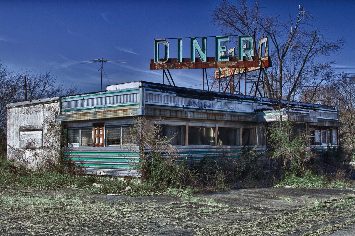 Papermoon Fototapete »VINTAGE DINER-ROUTE 66 VERLASSENER ORT RETRO AMERIKA«