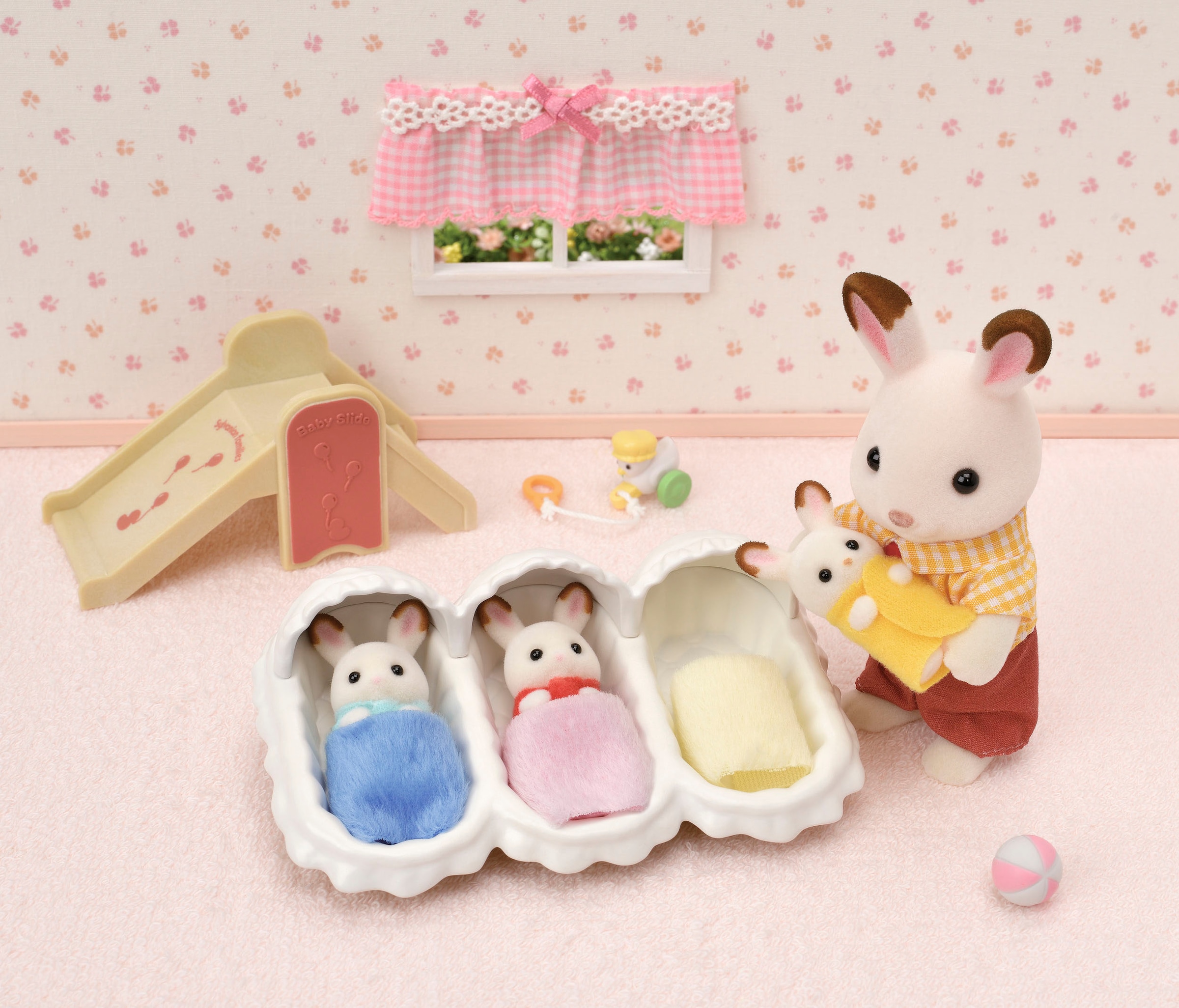 Sylvanian Families Spielfigur »Erstausstattung für Drillinge (5532)«
