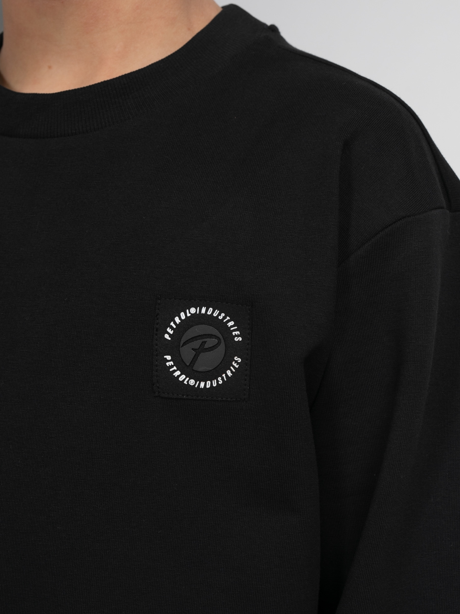 Petrol Industries Sweater, mit Prägung auf der Brust