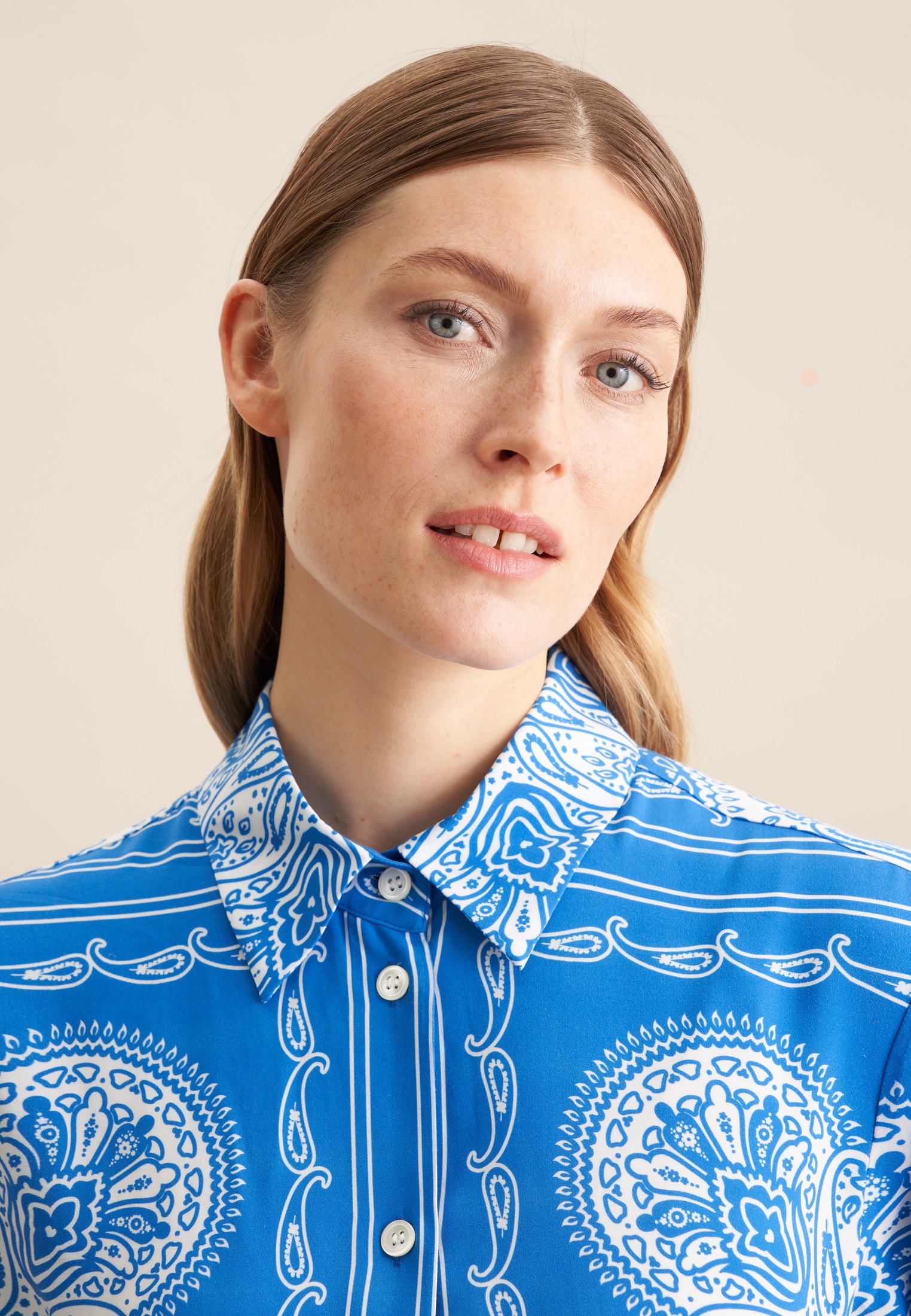 Thumbnail - seidensticker Sommerkleid "Schwarze Rose" 1/1 Kragen Tuchprint