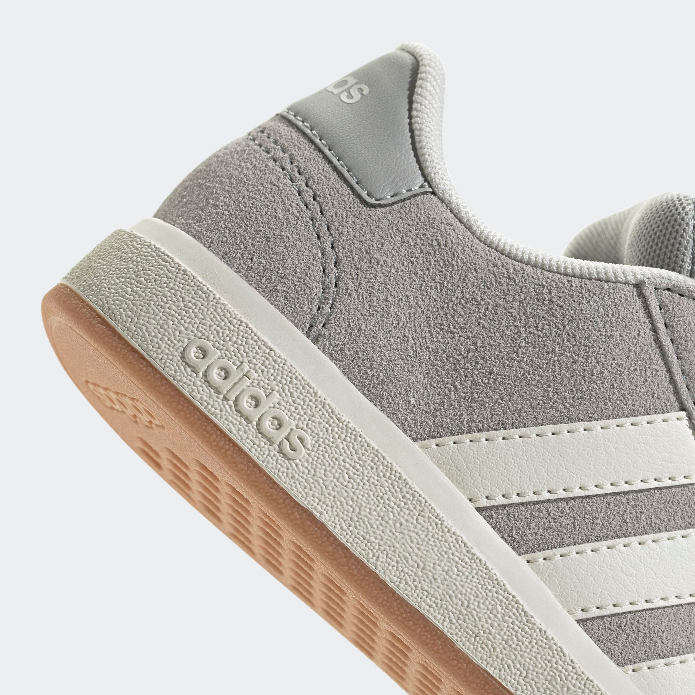 adidas Sportswear Sneaker »GRAND COURT 00S KIDS«, Design auf den Spuren des adidas Superstar