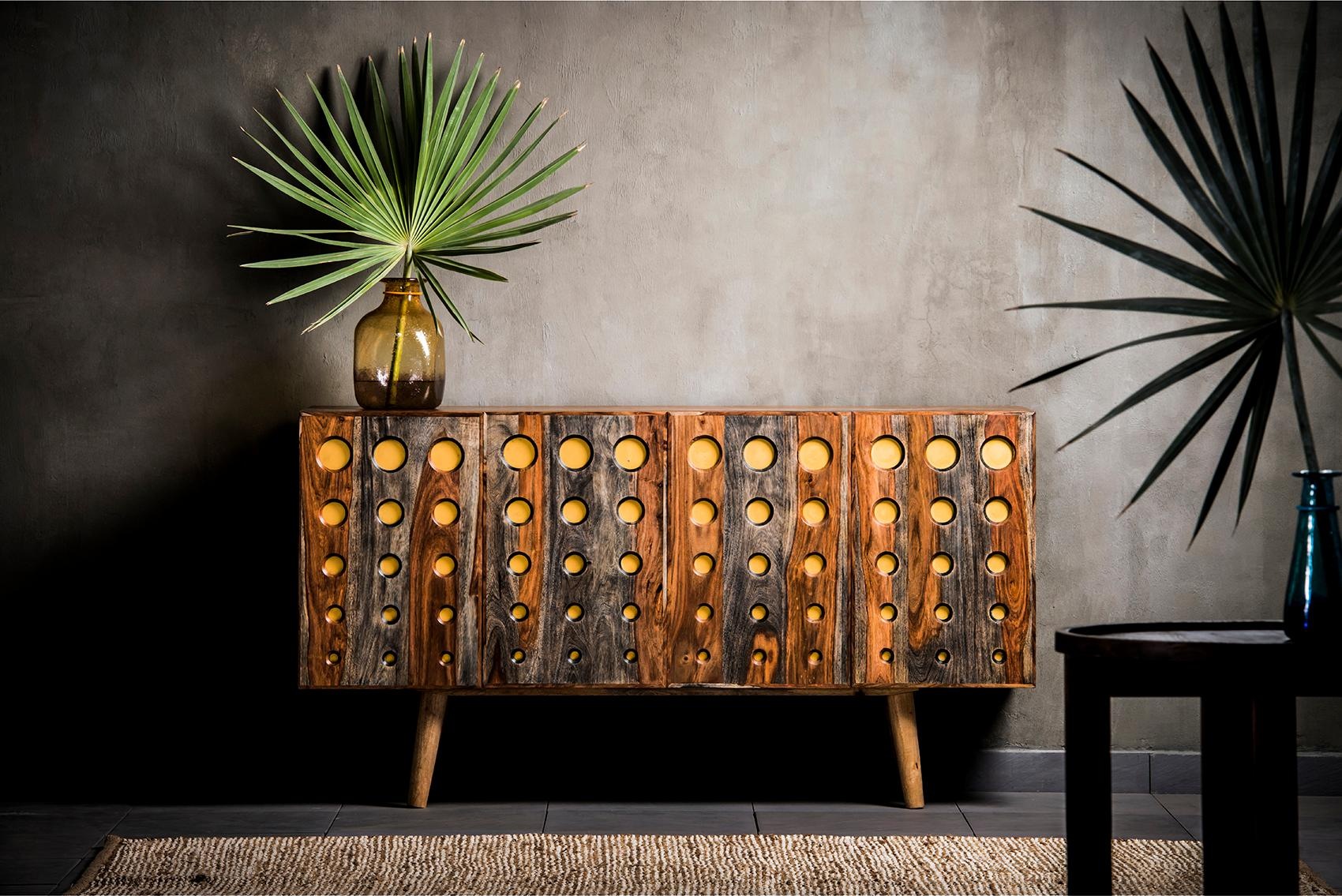 Home affaire Sideboard Dove, mit schönen Kreisfräsungen auf der Front unter denen ein gelber Hintergrund ist