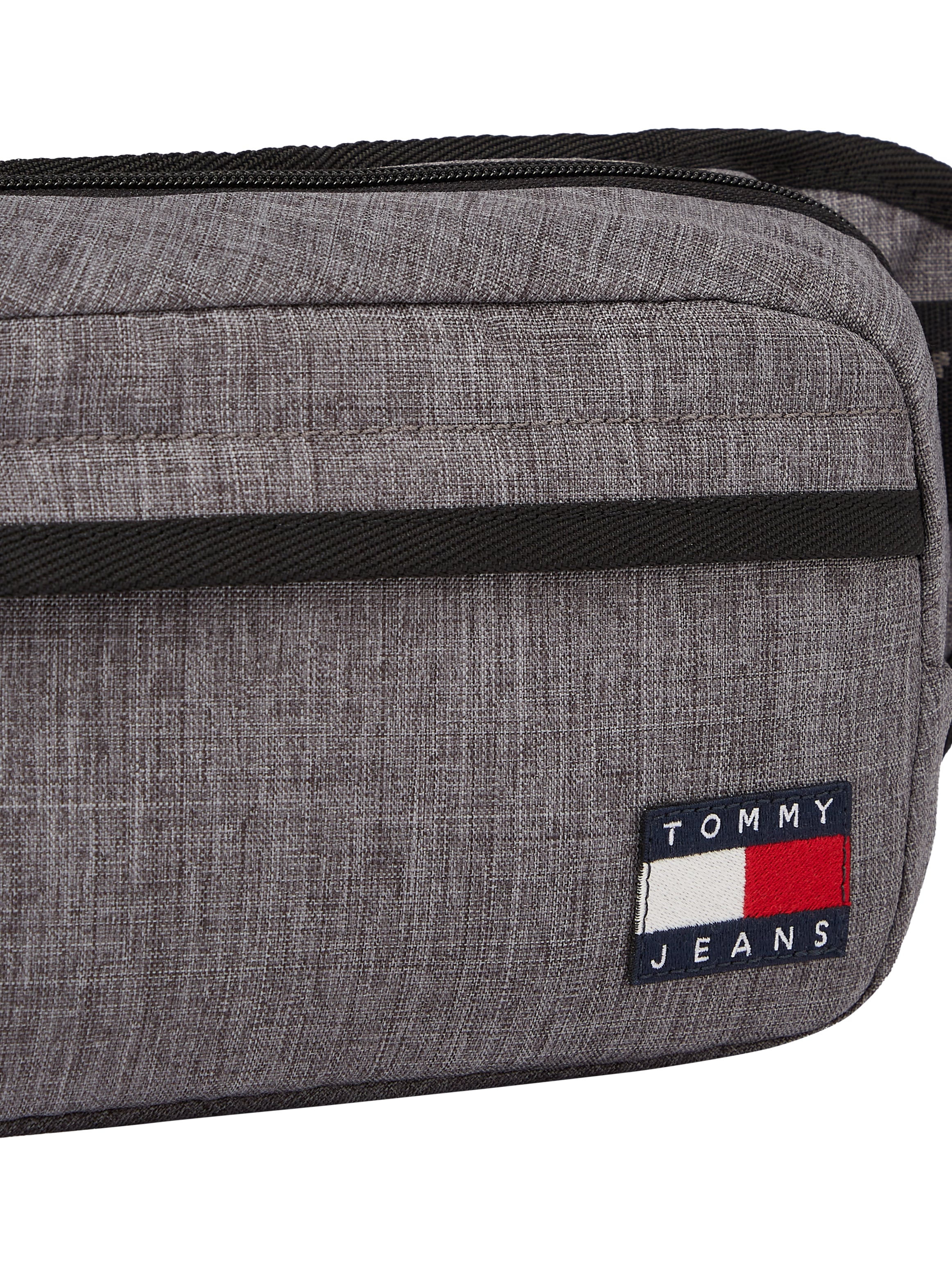 Tommy Jeans Bauchtasche »TJM ESS DAILY SEASONAL BUM BAG«, Men Mini Bag, Umhängetasche mit Logoschriftzug und Logoflagge