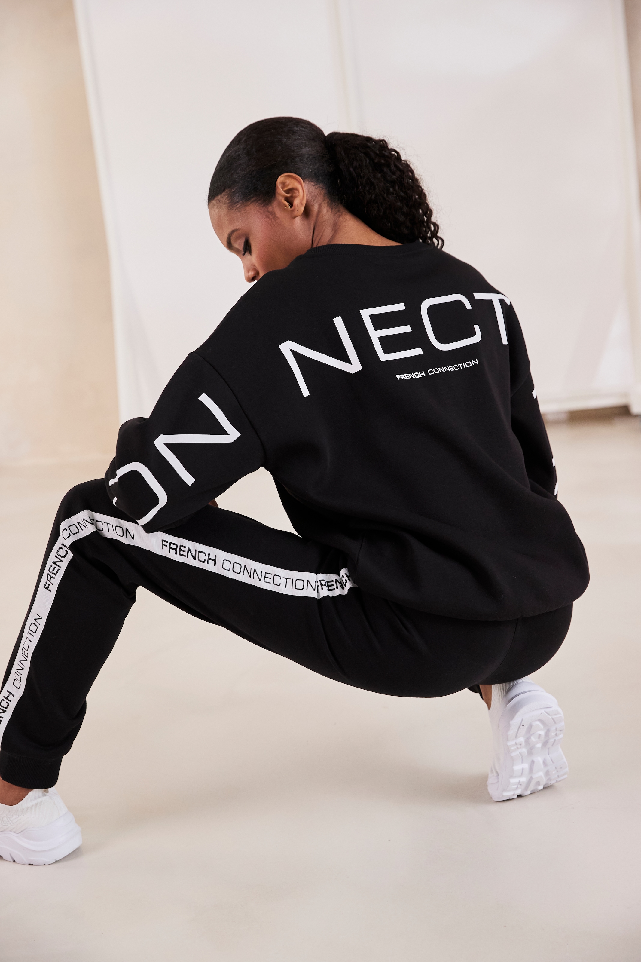 French Connection Sweathose, mit seitlichen Kontraststreifen und Logodruck
