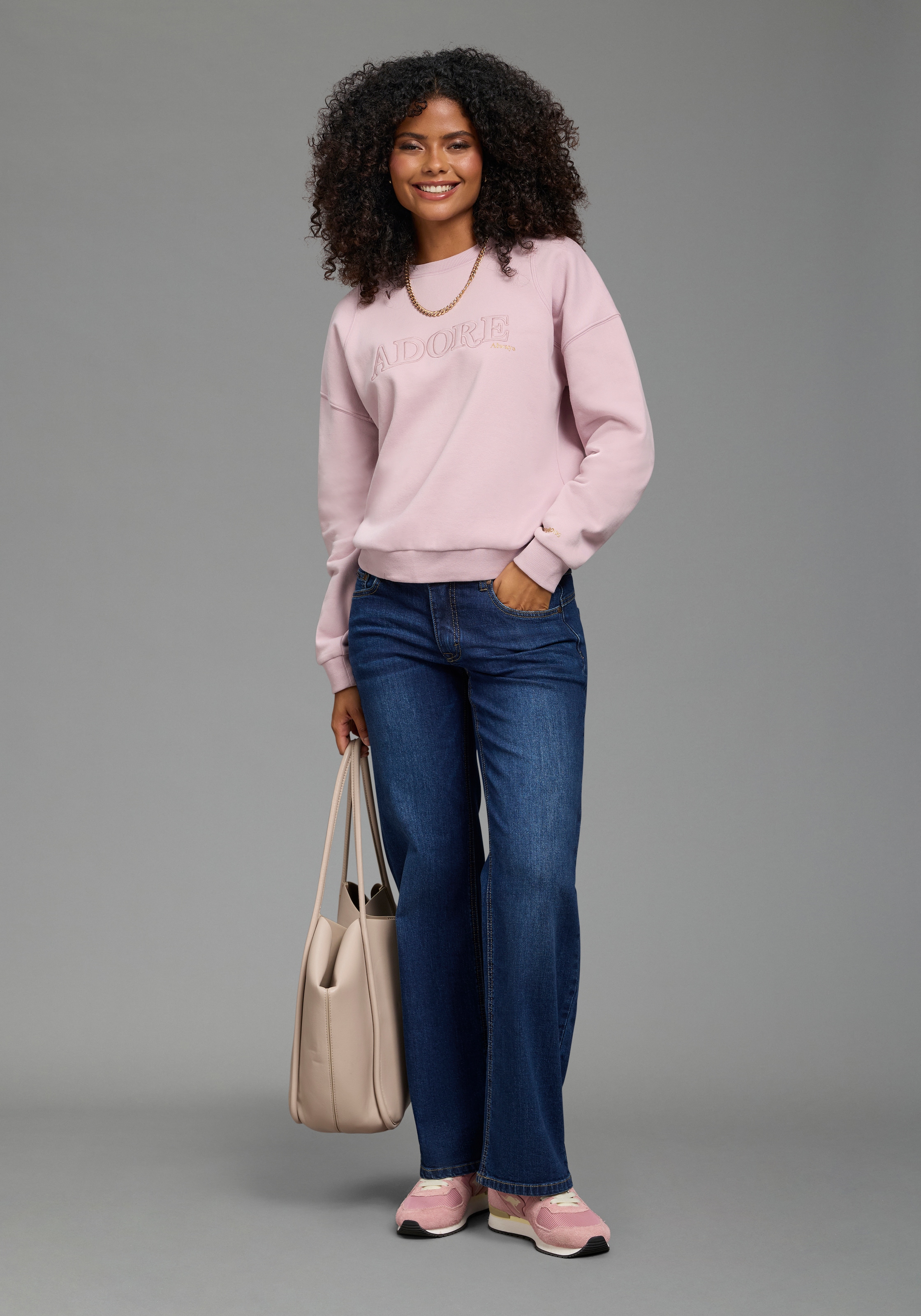 KangaROOS Sweatshirt , mit Applikation, weite Passform, hüftlange Schnittform
