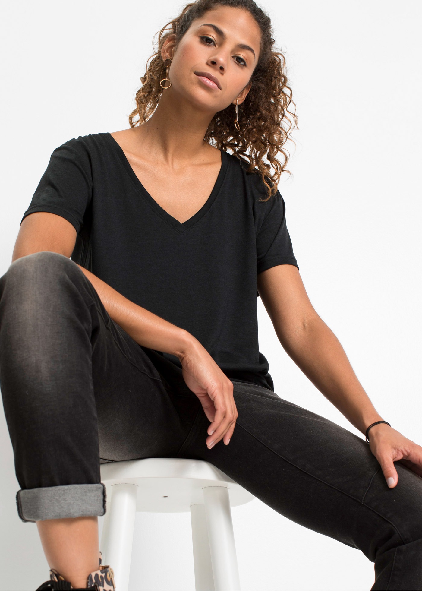 bonprix T-Shirt lockere Passform, Kurzarm-Design, V-Ausschnitt günstig online kaufen