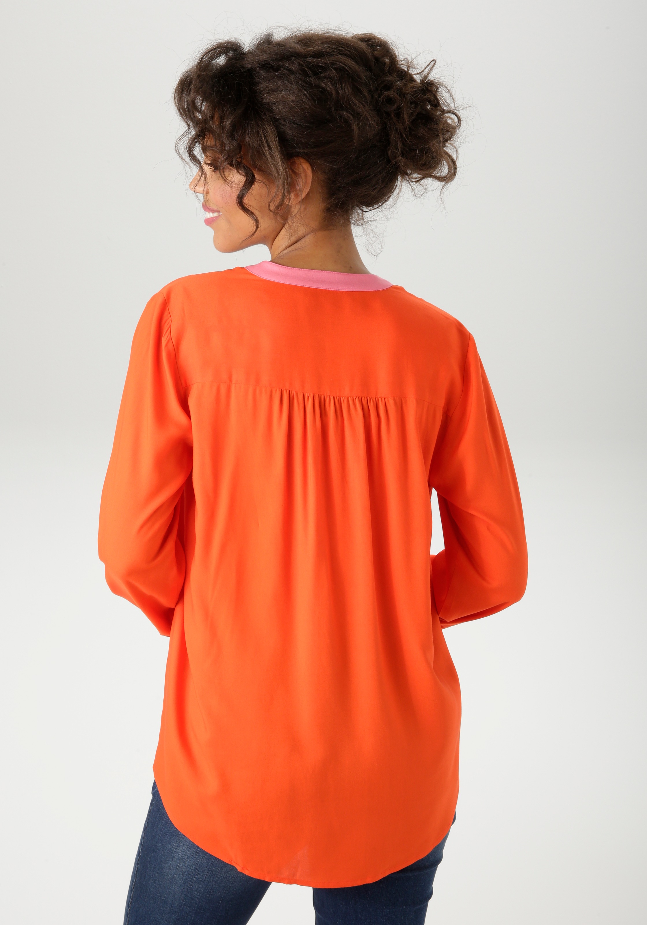 Aniston CASUAL Schlupfbluse, mit pinkfarbenen Akzenten - NEUE KOLLEKTION
