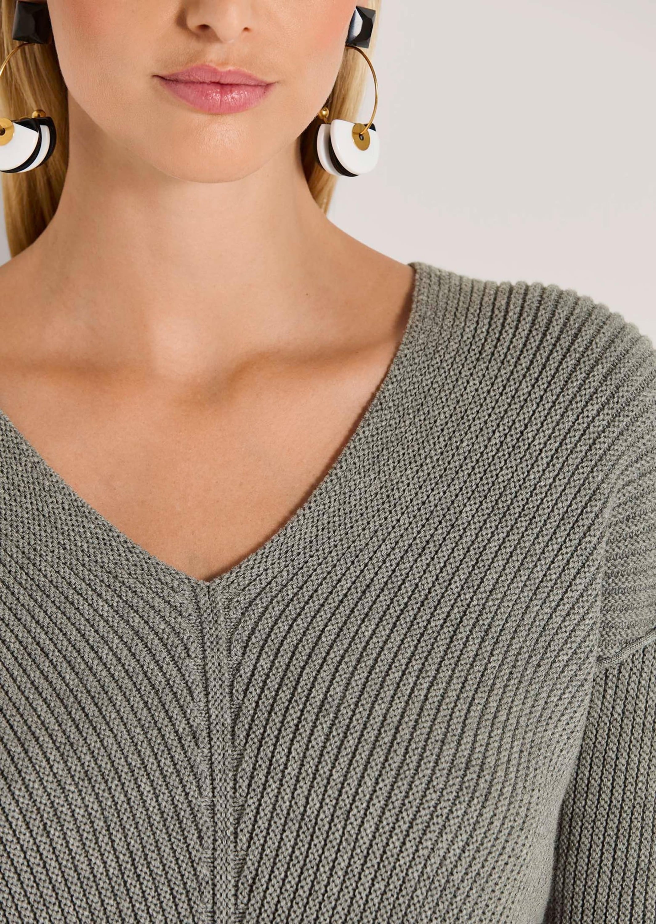 MADELEINE Longpullover »Pullover Langarm-Pullover mit V-Ausschnitt«