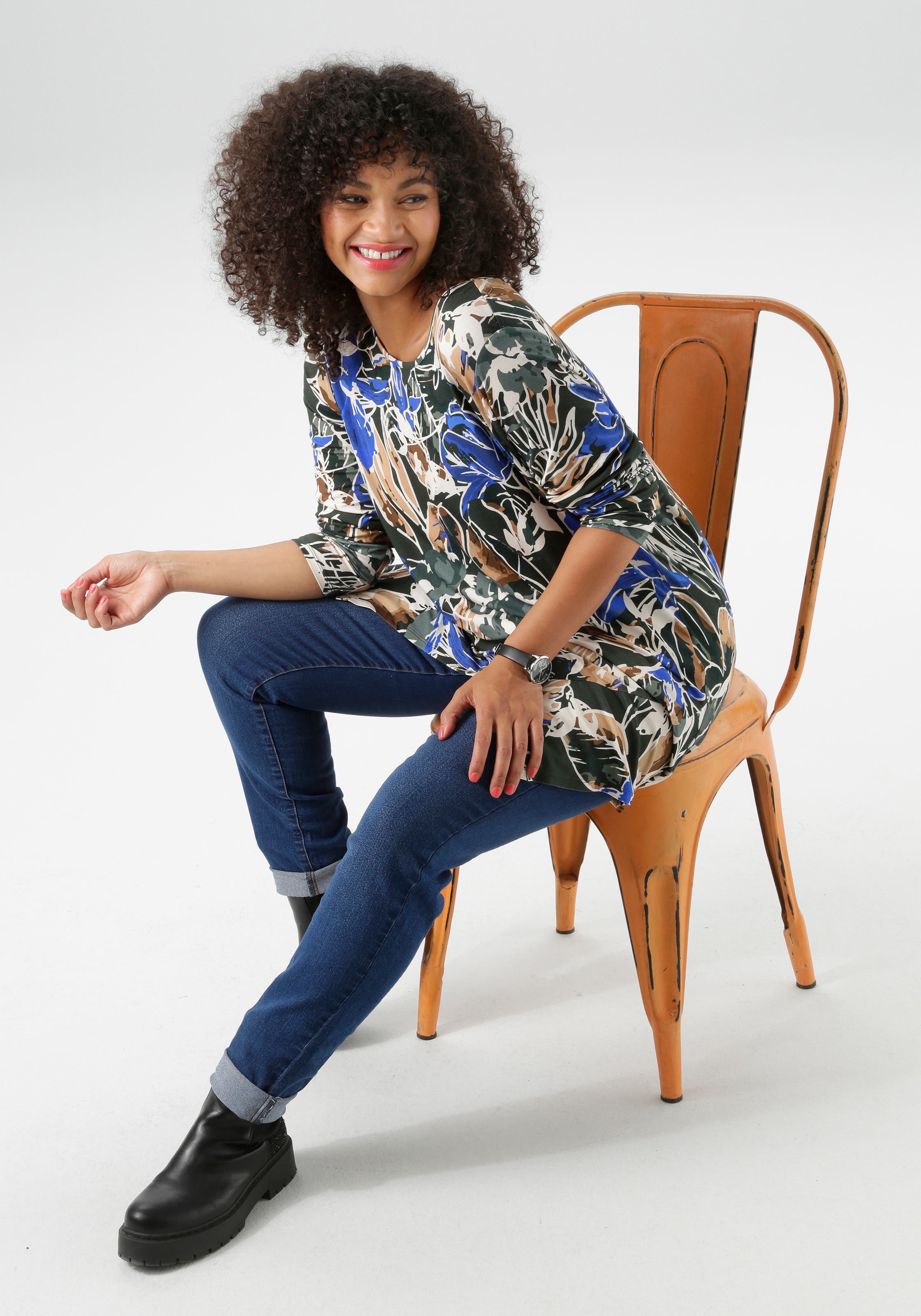 Aniston PLUS Langarmshirt, mit farbharmonischen, fantasievollem Druck - NEUE KOLLEKTION