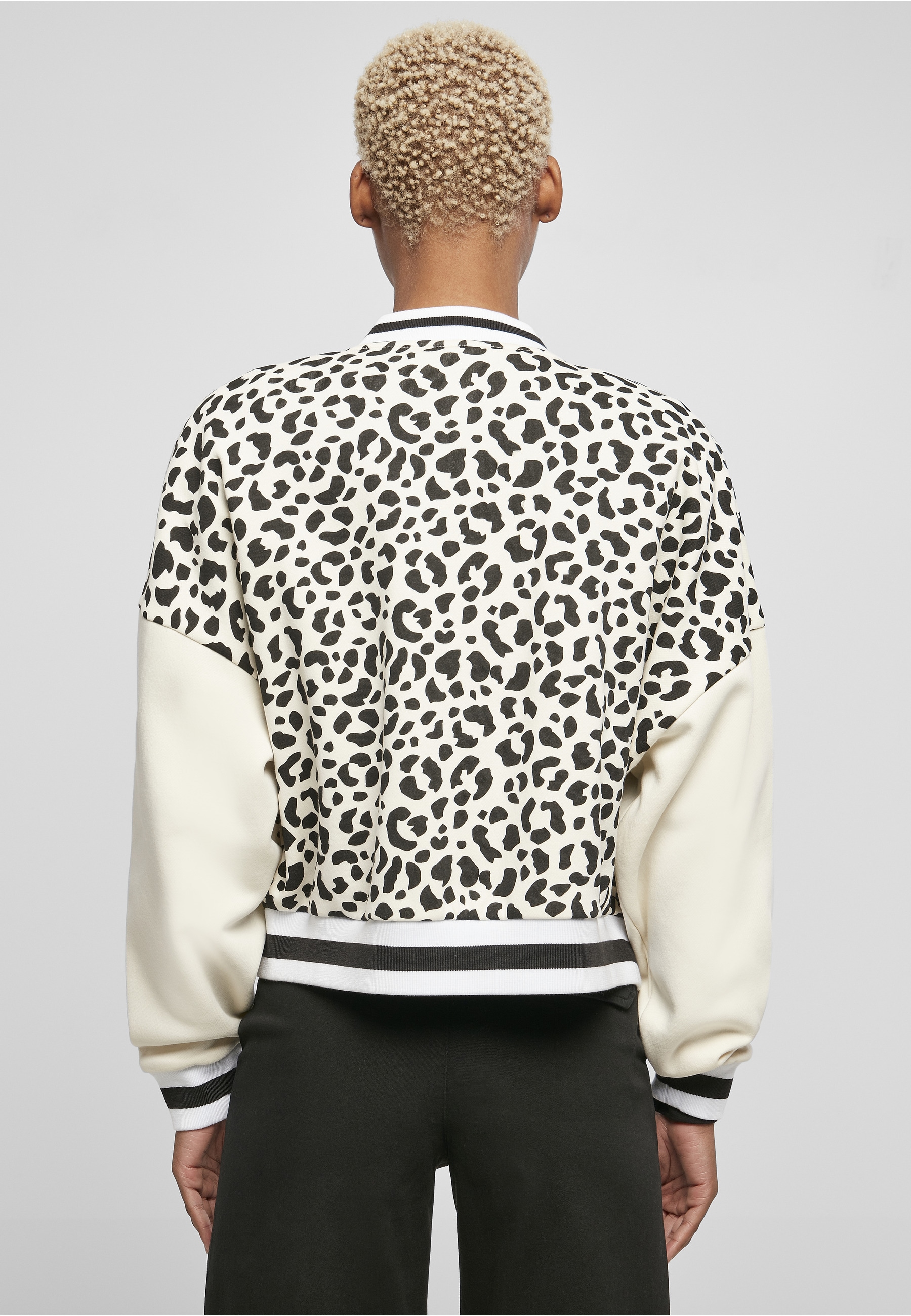 URBAN CLASSICS Strickfleecejacke »Urban Classics Damen Ladies AOP Oversized College Sweat Jacket« 1 Stk. tlg. ohne Kapuze