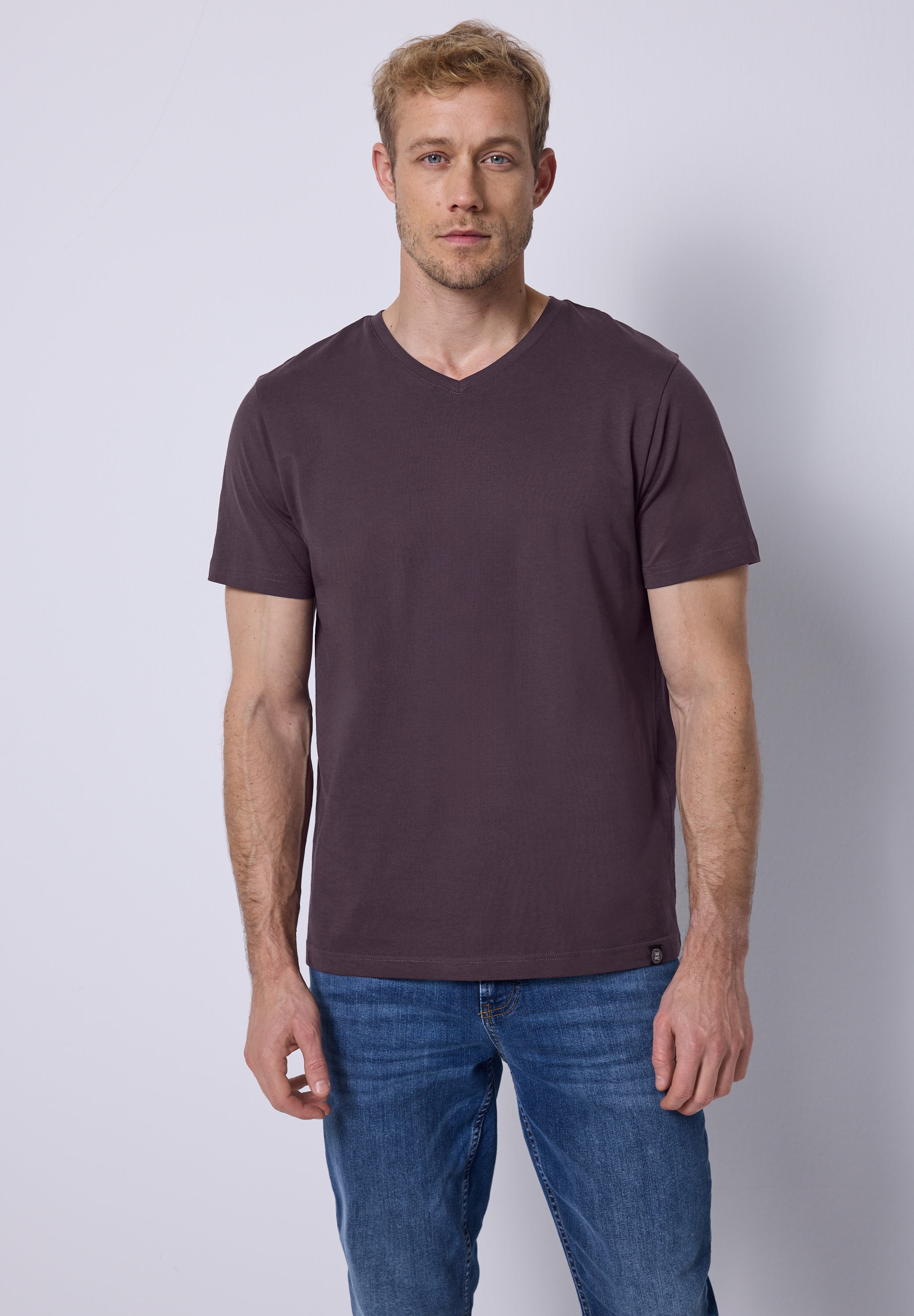 STREET ONE MEN mit V-Ausschnitt