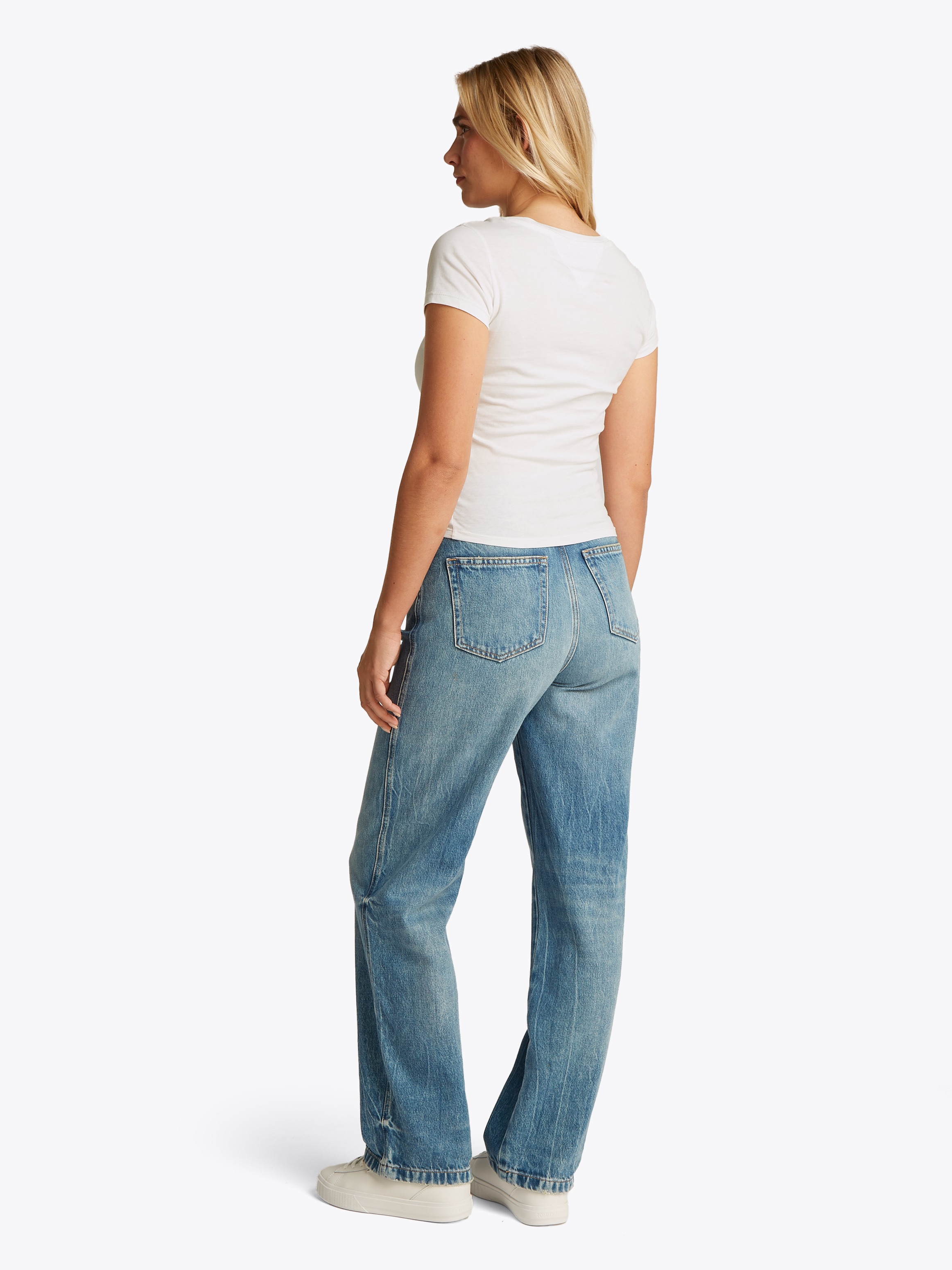 Tommy Jeans T-Shirt »TJW SLIM V-NECK TEE«, mit Logo-Stickerei