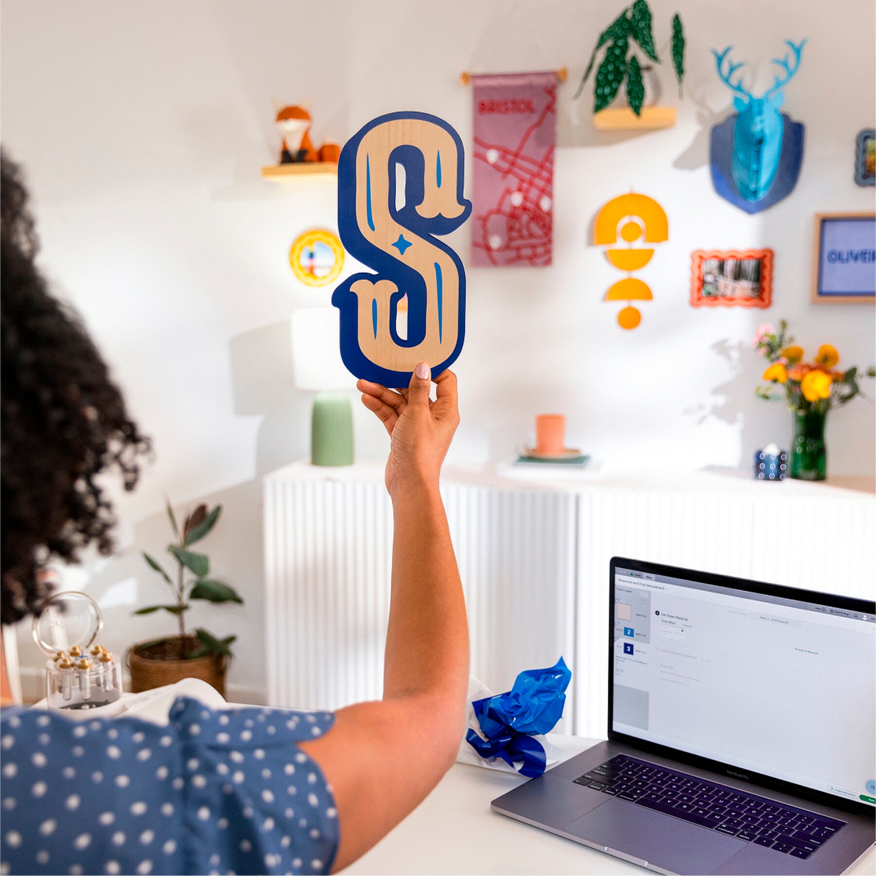 Cricut Schneideplotter »Maker™ 4 + Essentials-Bundle«