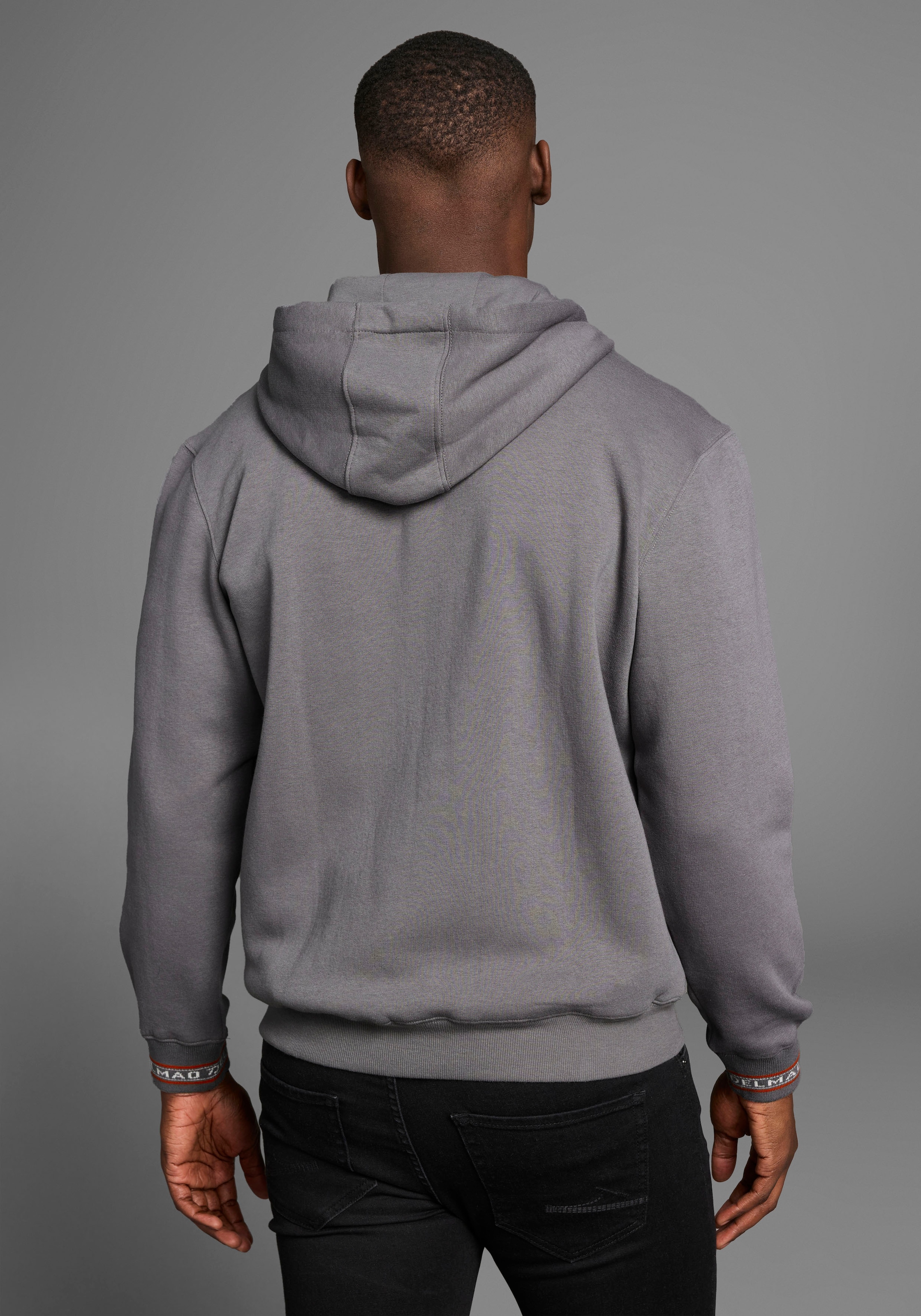 DELMAO Kapuzensweatjacke, mit kontrastfarbenen Reißverschlüssen