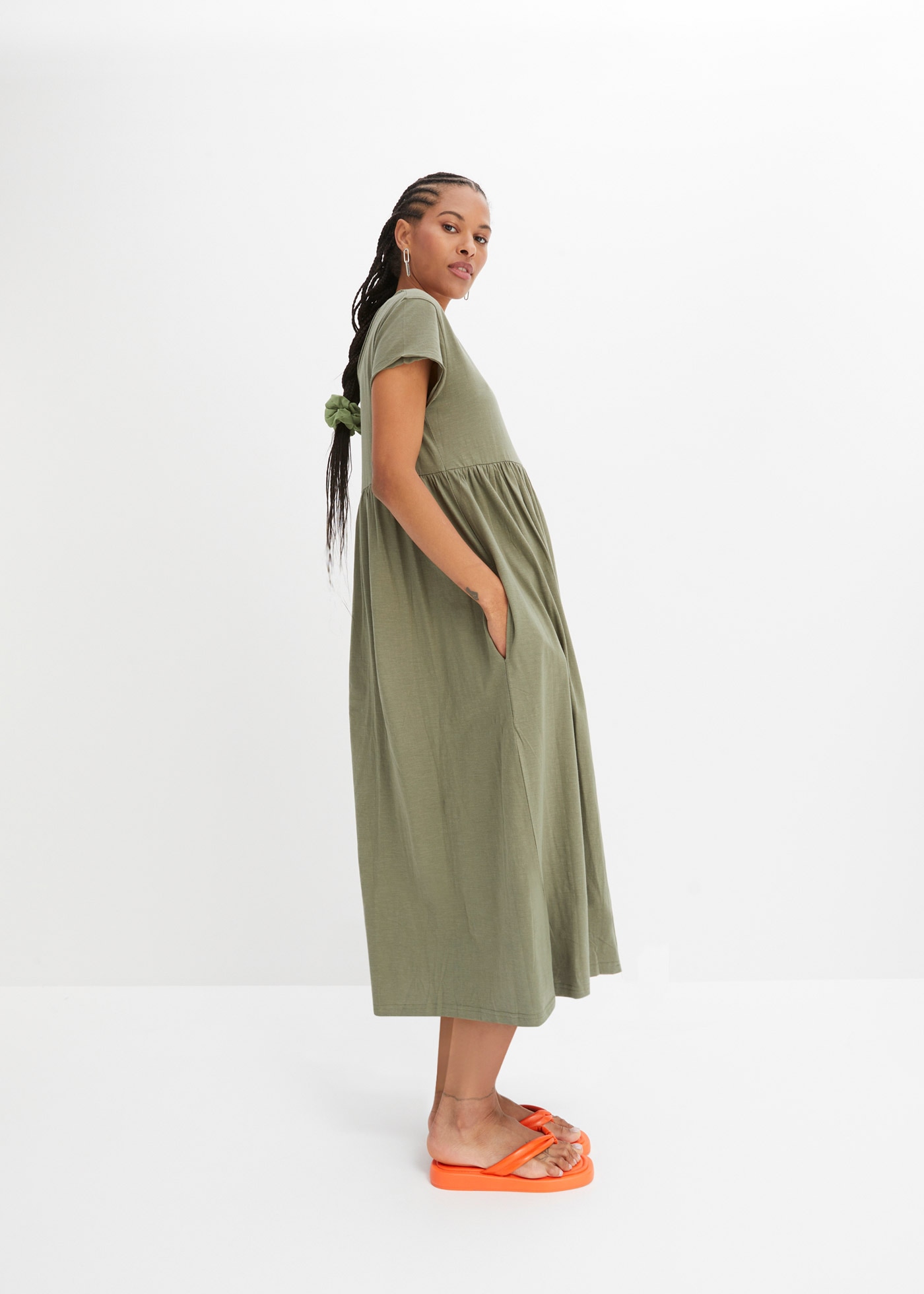 bonprix Midikleid »Midikleid aus reiner Baumwolle« aus reiner Baumwolle, lockere Passform, mit Schlitzdetail