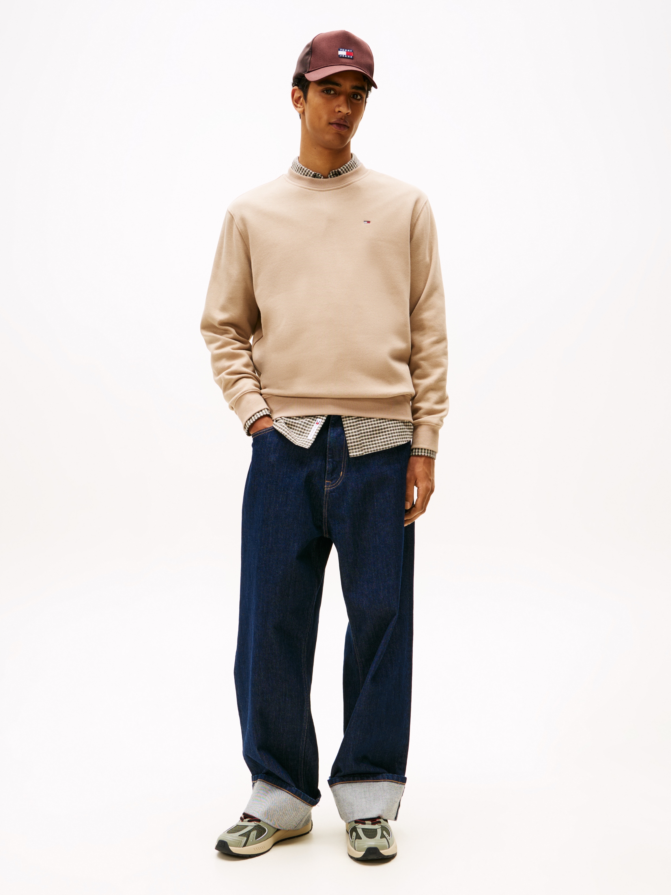 Tommy Jeans Sweatshirt »TJM REG S FLAG CREW«, Mit besticktem Markenlogo auf Brusthöhe