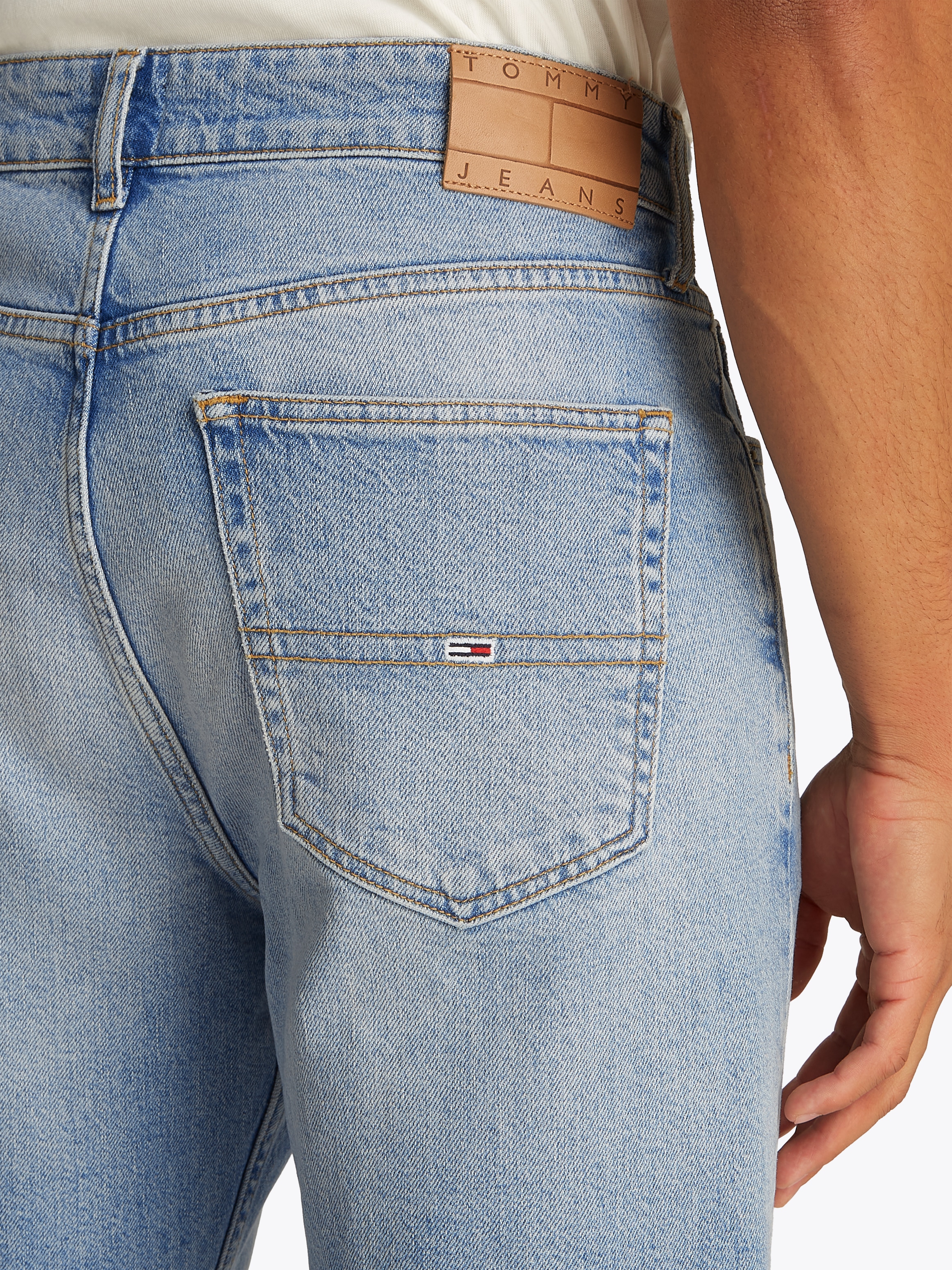 Tommy Jeans Regular-fit-Jeans »Otis Regular Straight«, Mit Gürtelschlaufen