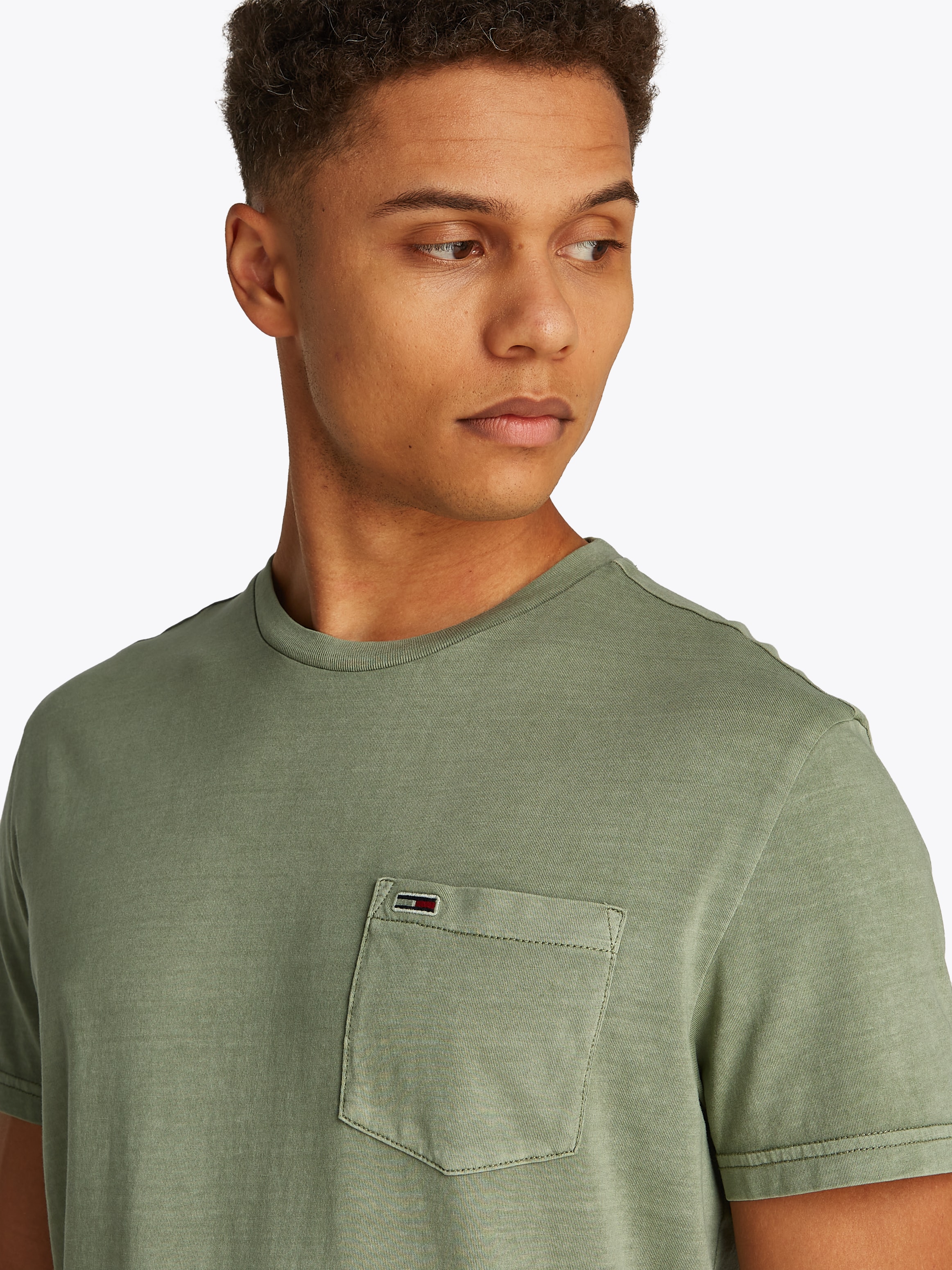 Tommy Jeans T-Shirt »TJM SLIM WASHED POCKET TEE«, in leicht gewaschener Optik