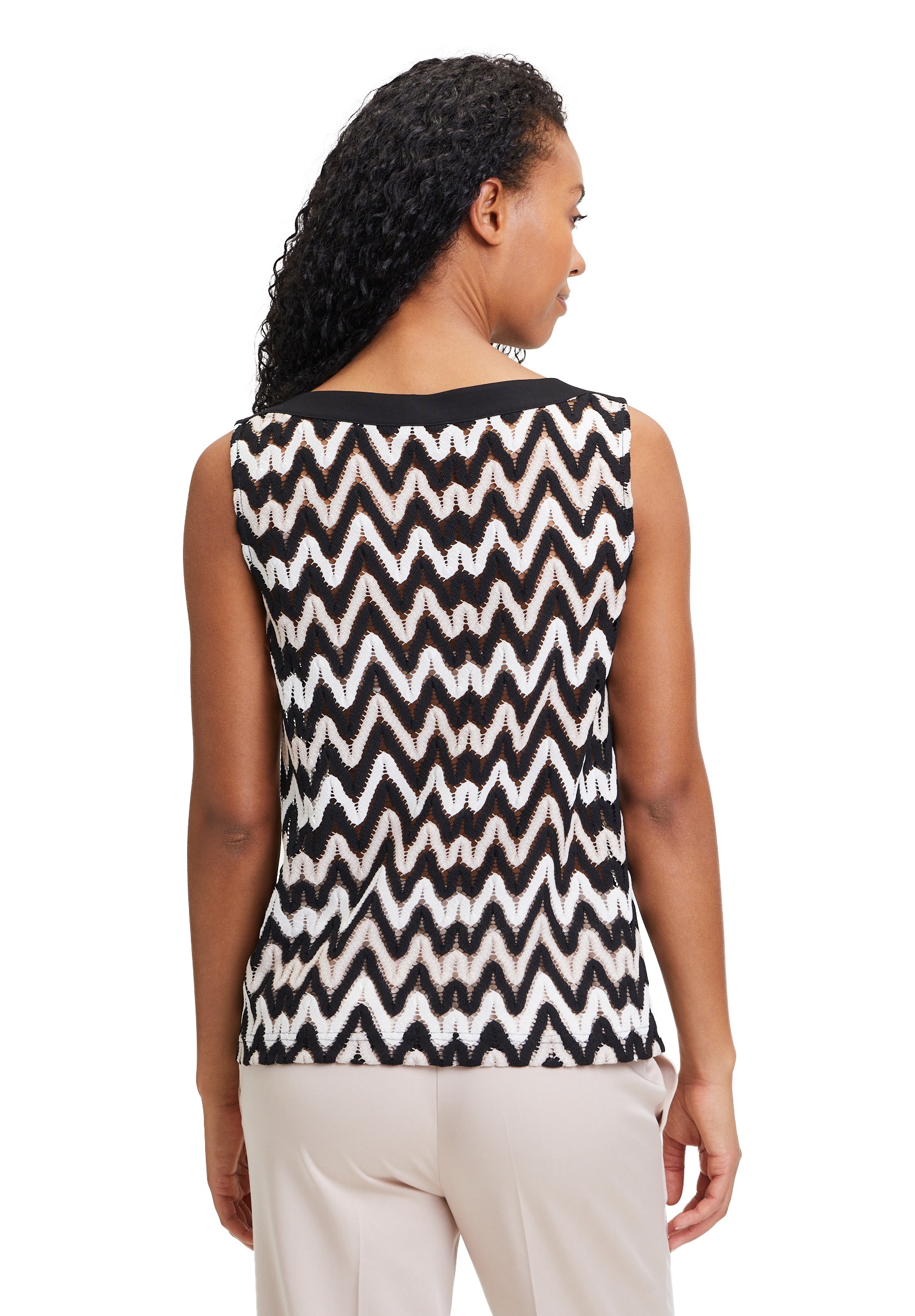 Betty&Co T-Shirt »Betty & Co Strukturshirt ohne Arm«, (1 tlg.), Materialmix