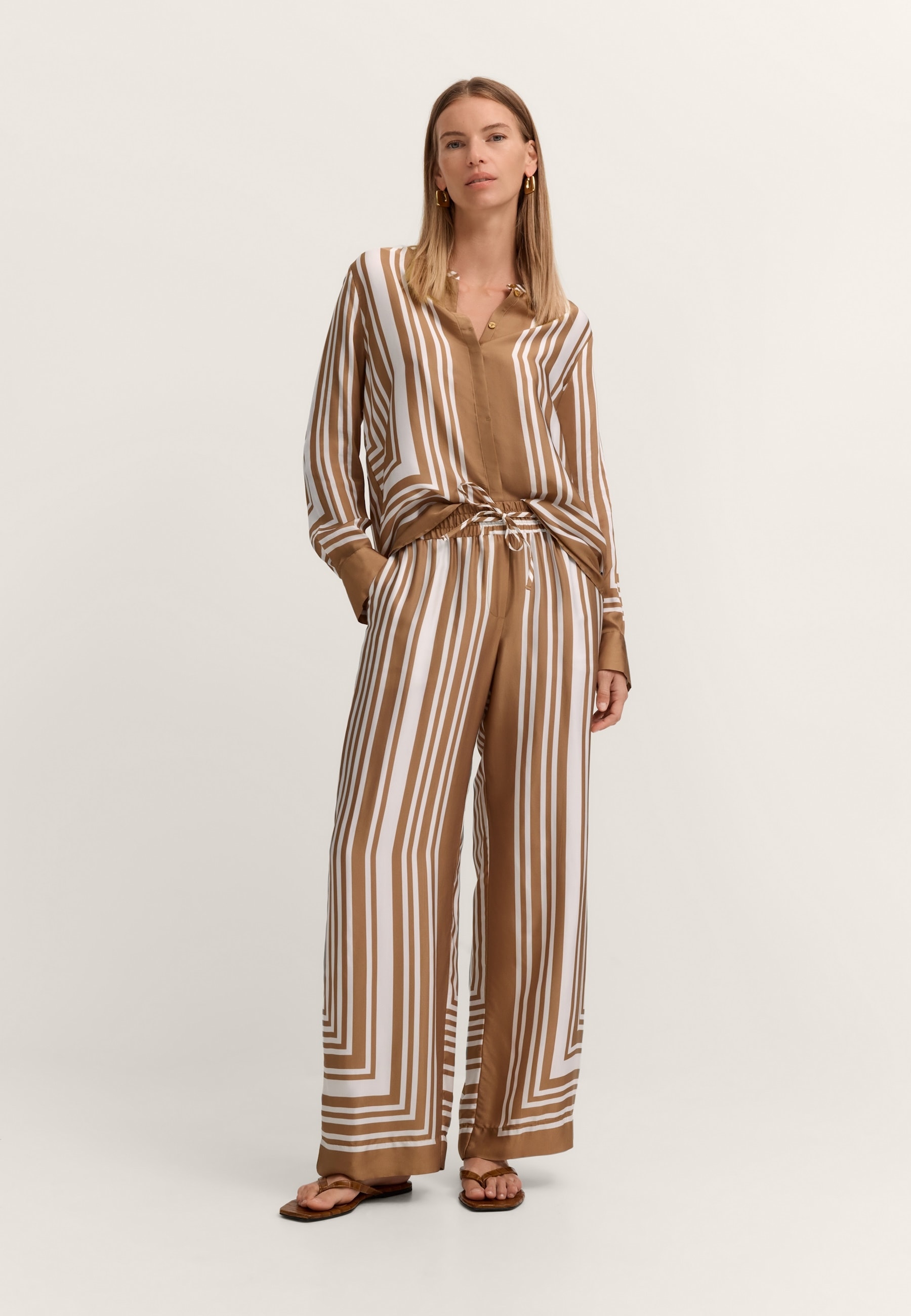 bugatti Stoffhose  mit grafischem Print aus Viskose