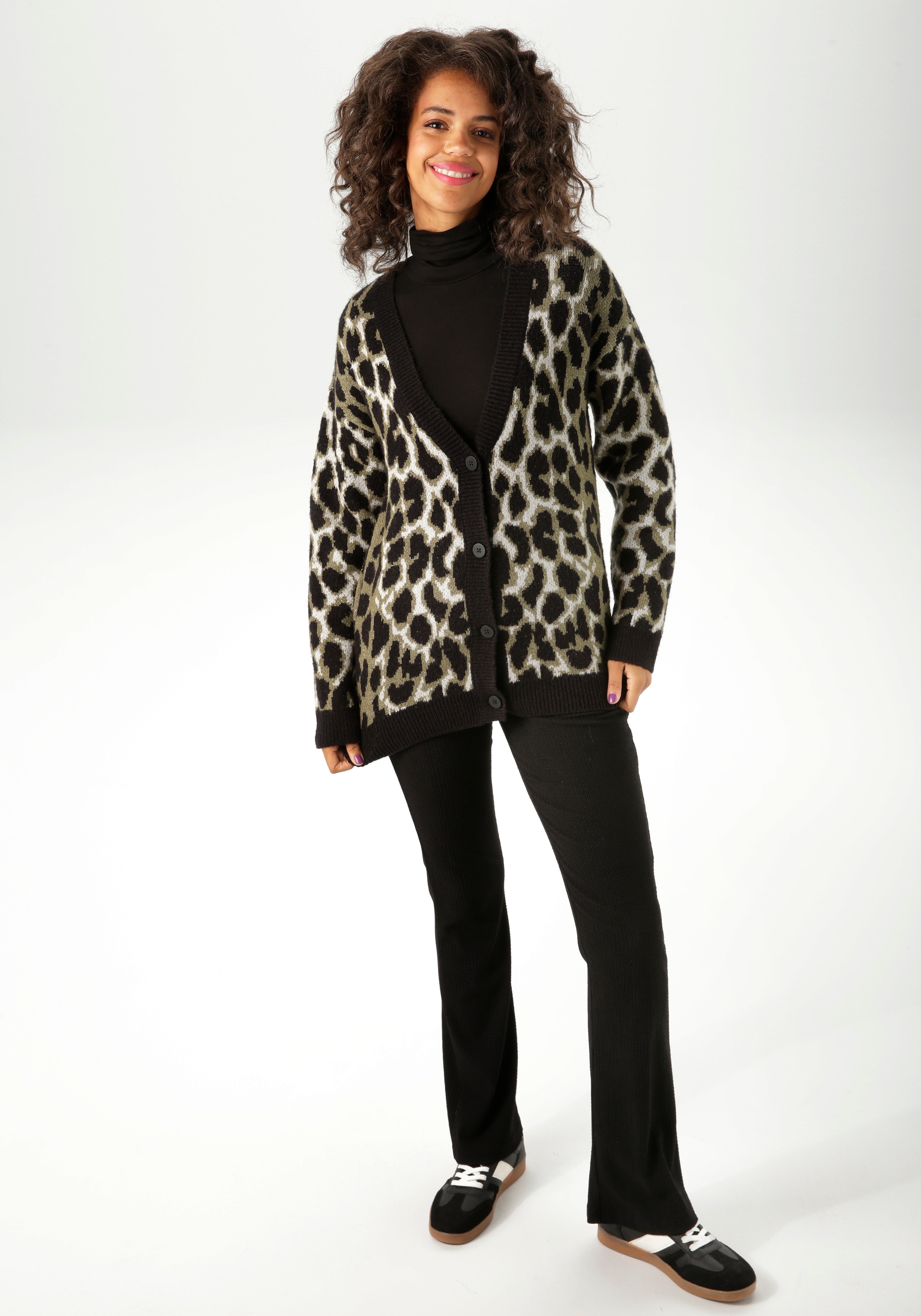 Aniston CASUAL Strickjacke, im trendfarbigen Leo-Muster - NEUE KOLLEKTION