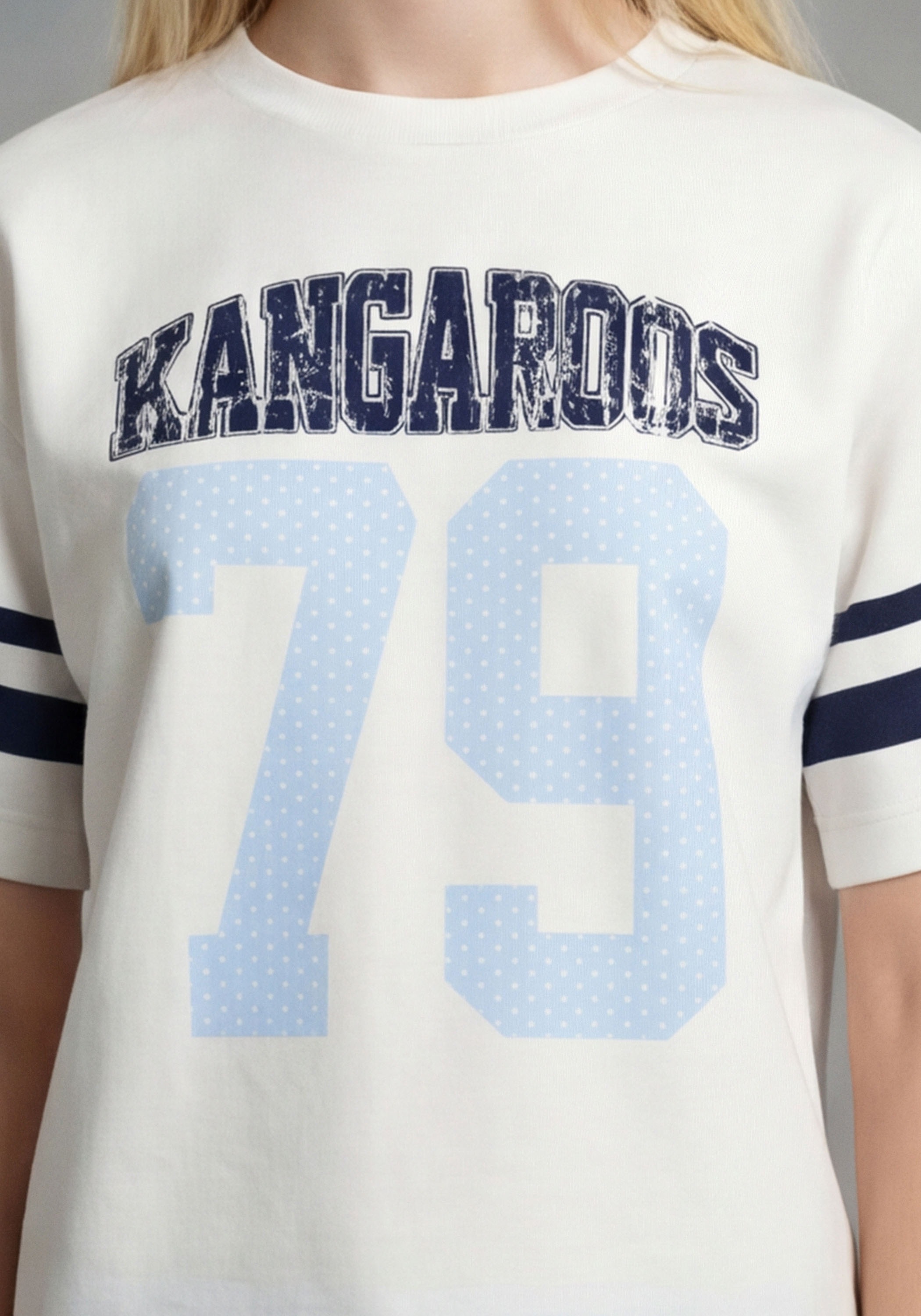 Thumbnail - KangaROOS T-Shirt "Kangaroos im oversized-look" lässige Passform, Kurzarm, mit modischem Print, aus Baumwolle