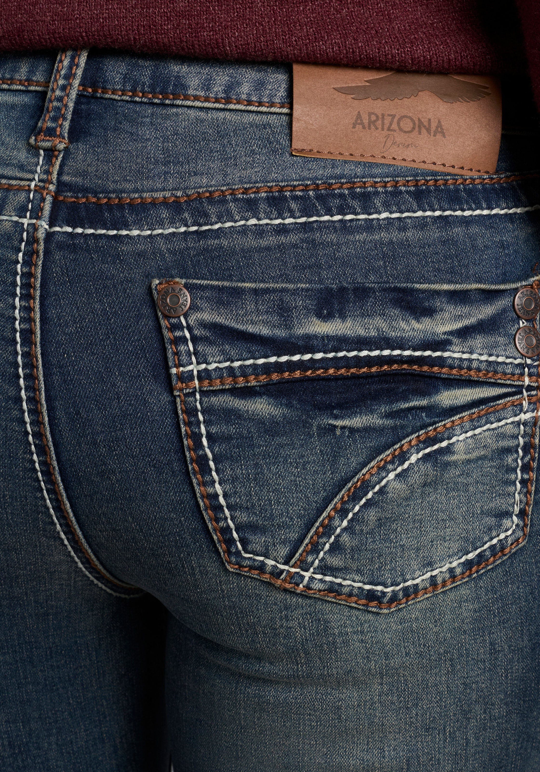 Arizona Gerade Jeans »Kontrastnähte«, niedrige Leibhöhe, in 5-Pocket-Form, Used-Look-Waschung