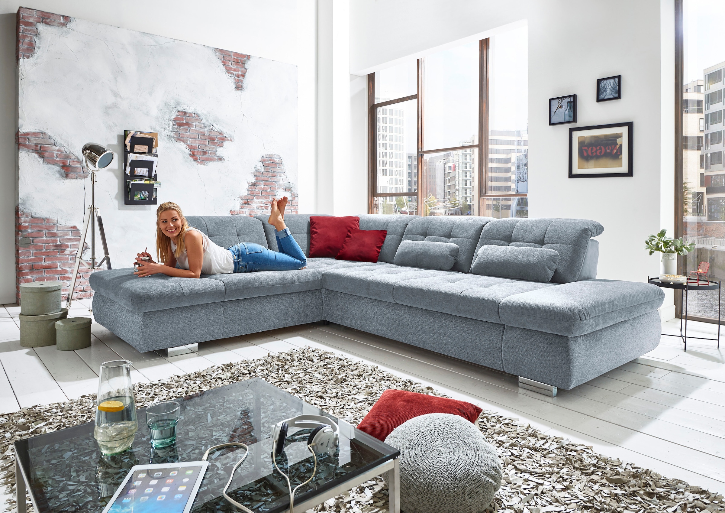 Die PlanBar Ecksofa "MP-IN17004 L-Form, Breite 323 cm, mit Federkern-Polsterung" inkl. Sitztiefenverstellung, wahlweise weitere Funktionen