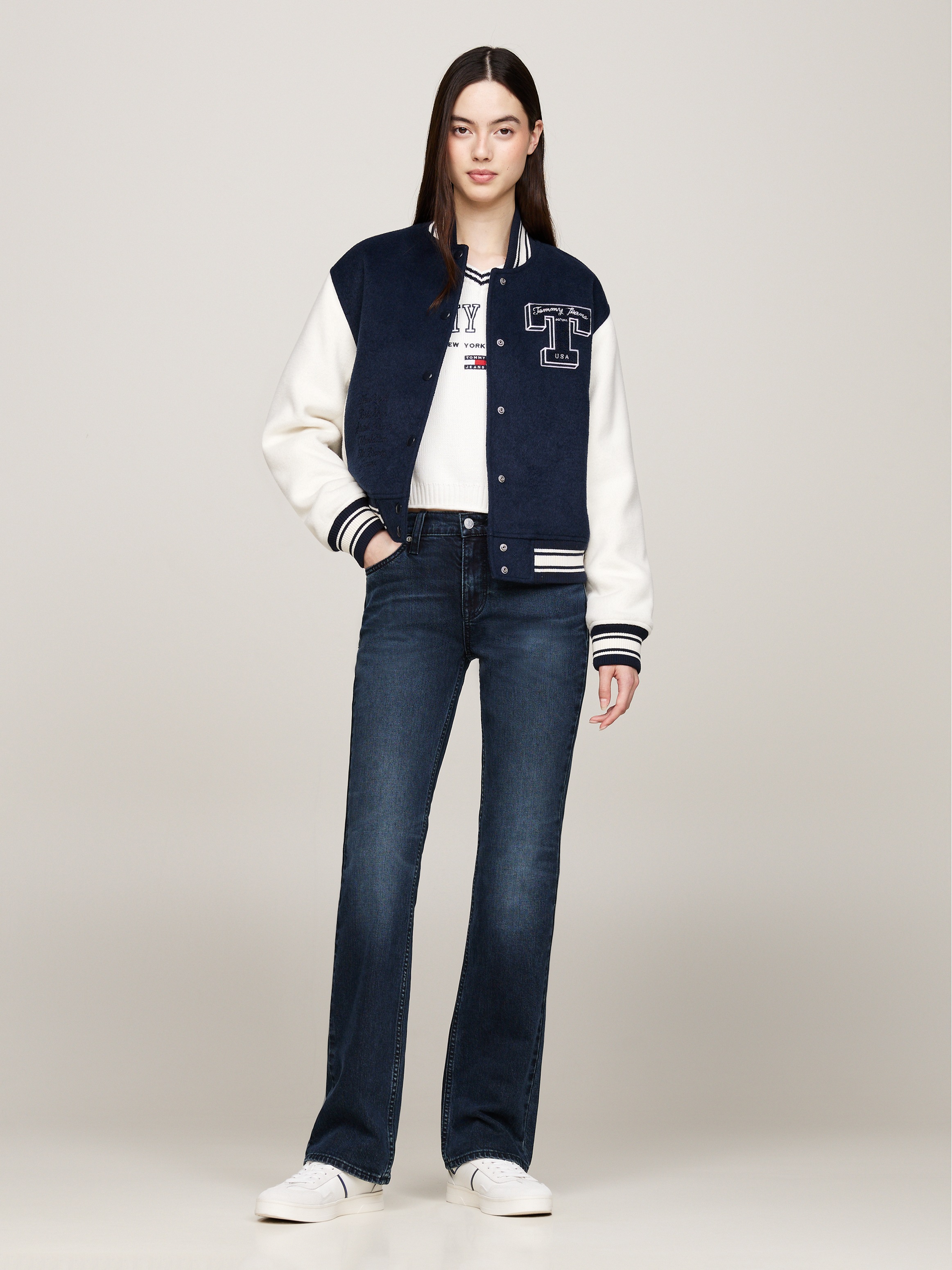 Tommy Jeans Bootcut-Jeans "MADDIE MD BC DH5161", mit Logo-Badge und Sticker günstig online kaufen