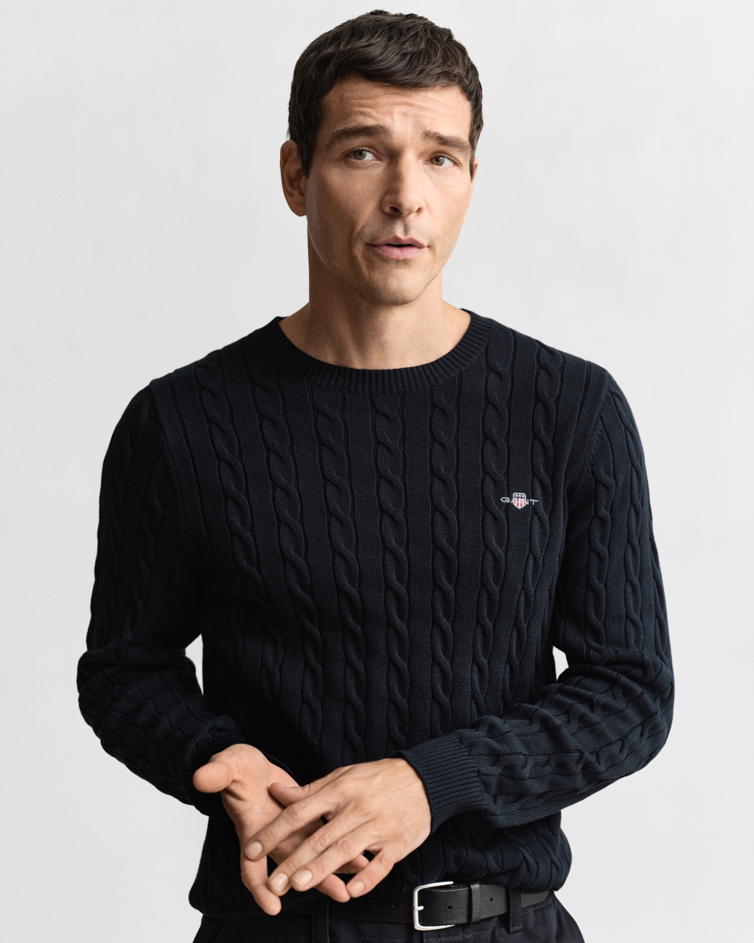 Gant Strickpullover »COTTON CABLE C-NECK«, mit Wappen-Logostickerei auf der Brust
