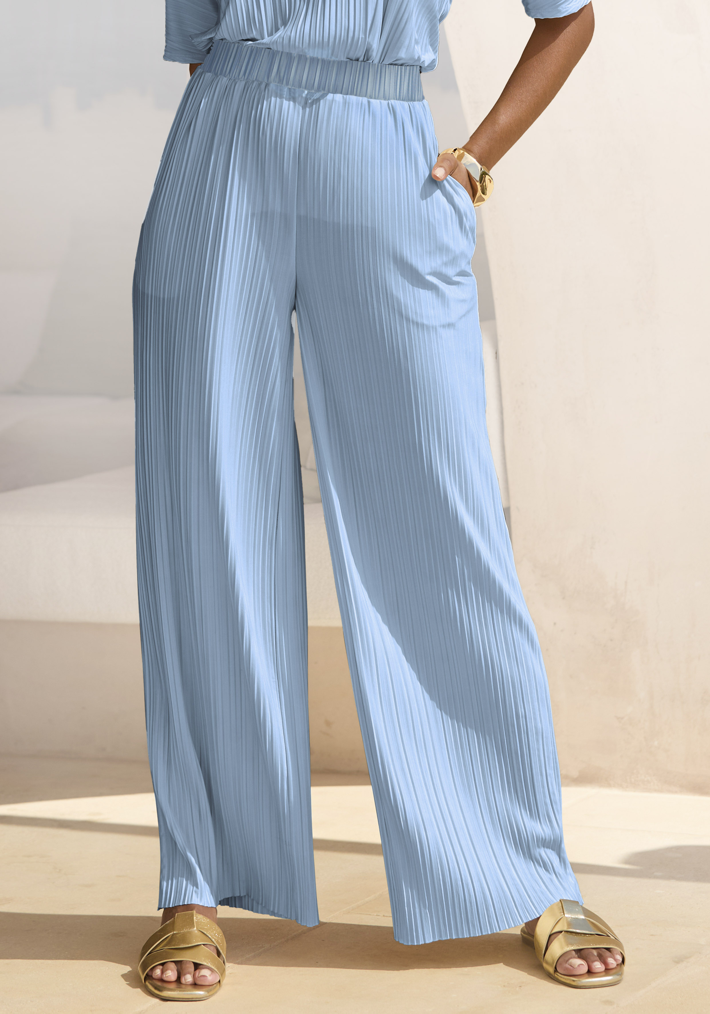 LASCANA Schlupfhose "mit Plisseefalten und weitem, luftigem Bein" Elegante Schlupfhose, leichte Sommerhose, modische Palazzohose