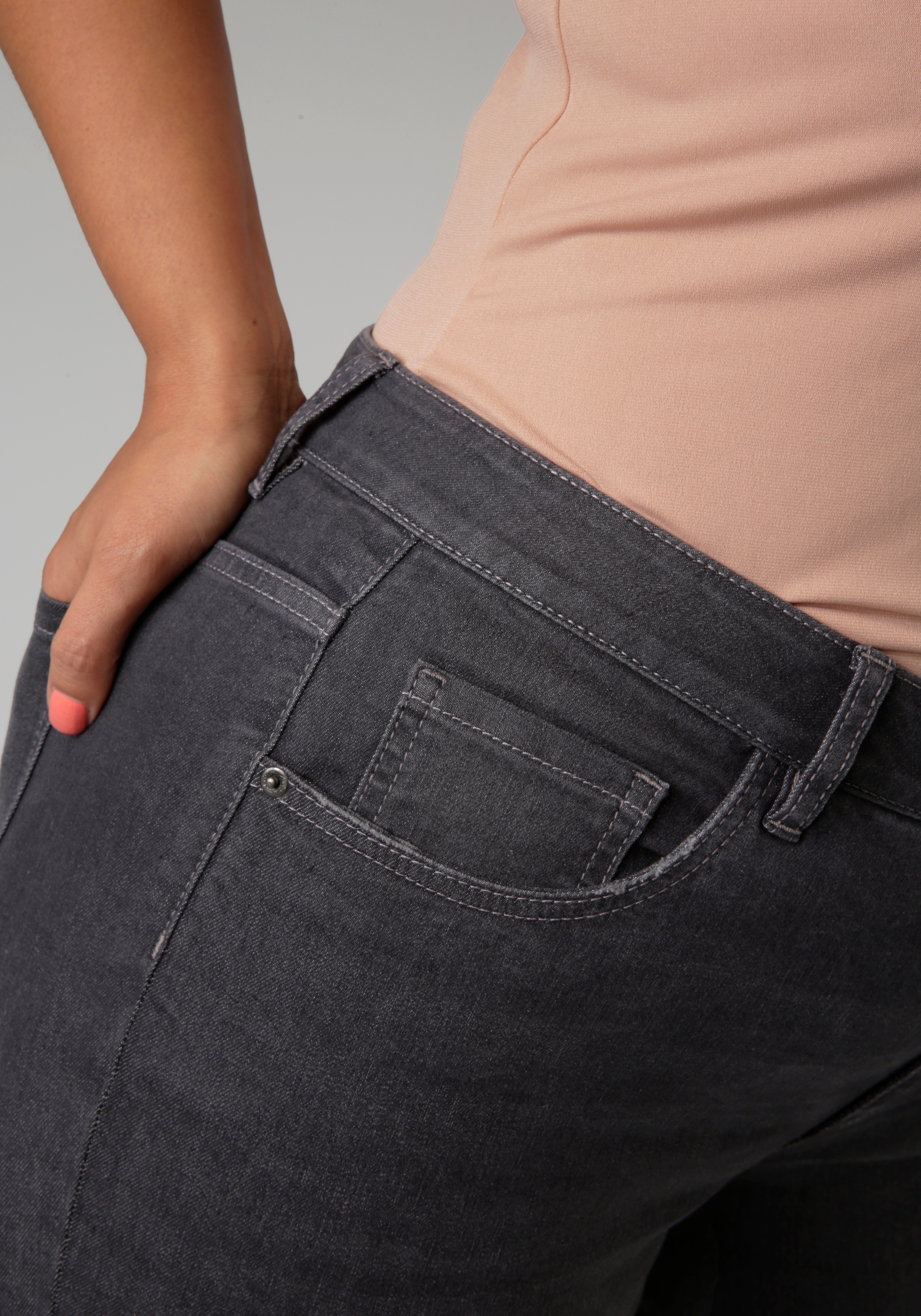 Thumbnail - Aniston PLUS Straight-Jeans, mit leichtem Used-Effekt