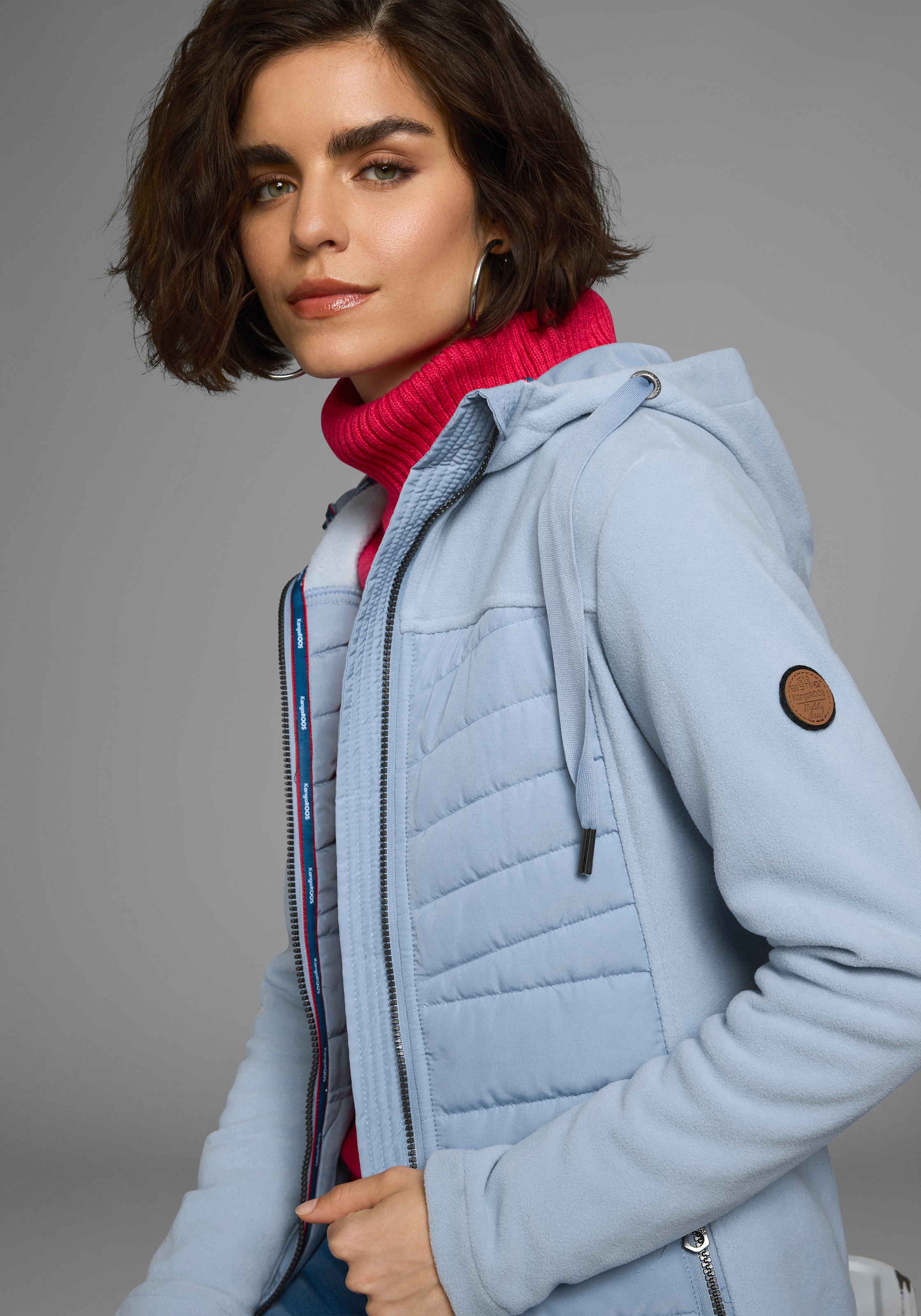 KangaROOS Langjacke, mit Kapuze, leichter Webstoff, figurbetonter Schnitt, mit Kapuze