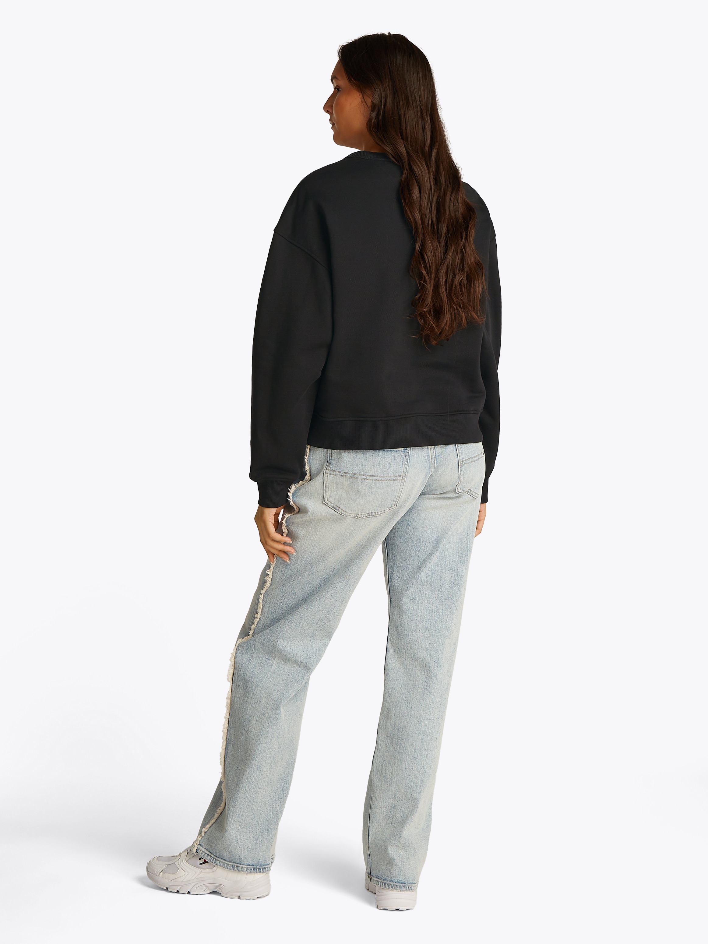 Tommy Jeans Sweatshirt »TJW BXY BADGE CREW«, mit Logo-Badge