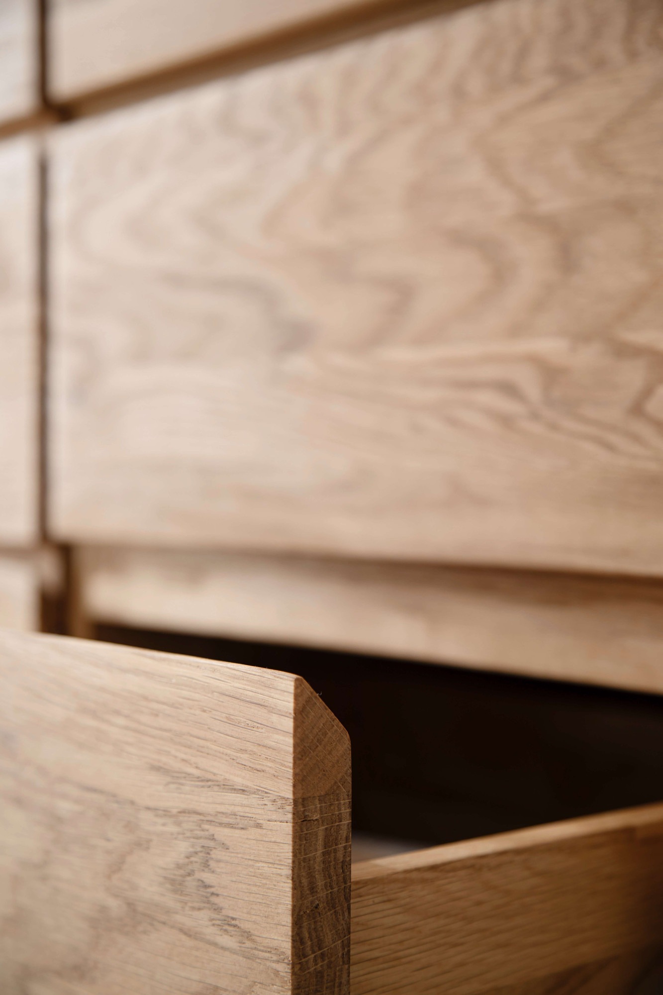 Thumbnail - Home affaire Kommode "Zetra Schubladenschrank, 5 Schubladen/1 Tür mit Soft-Close-Function" Fertig montiert, Eiche Massiv...