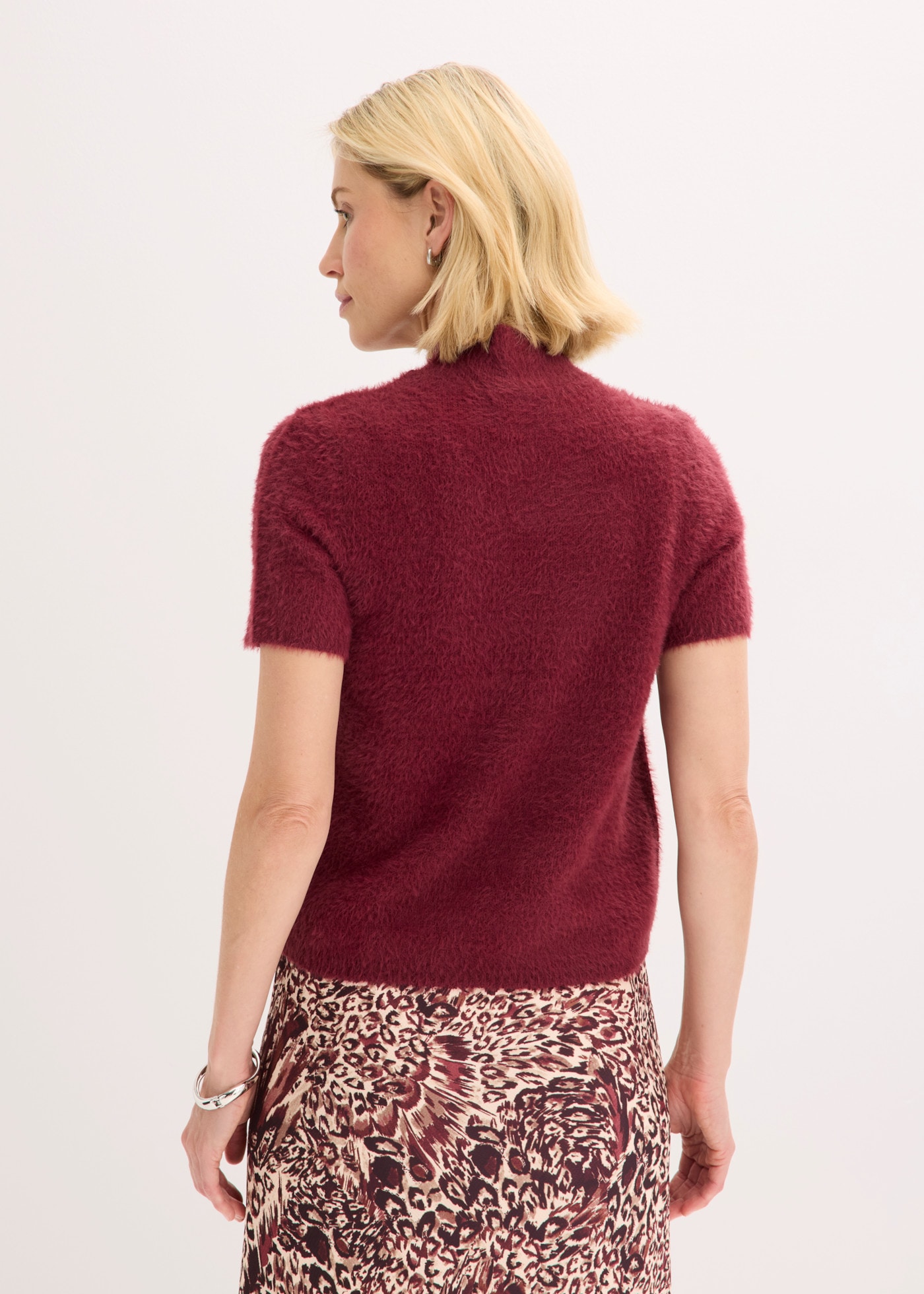 bonprix Strickpullover bequeme Passform, in Federgarn-Optik, mit Stehkragen, Halbarm