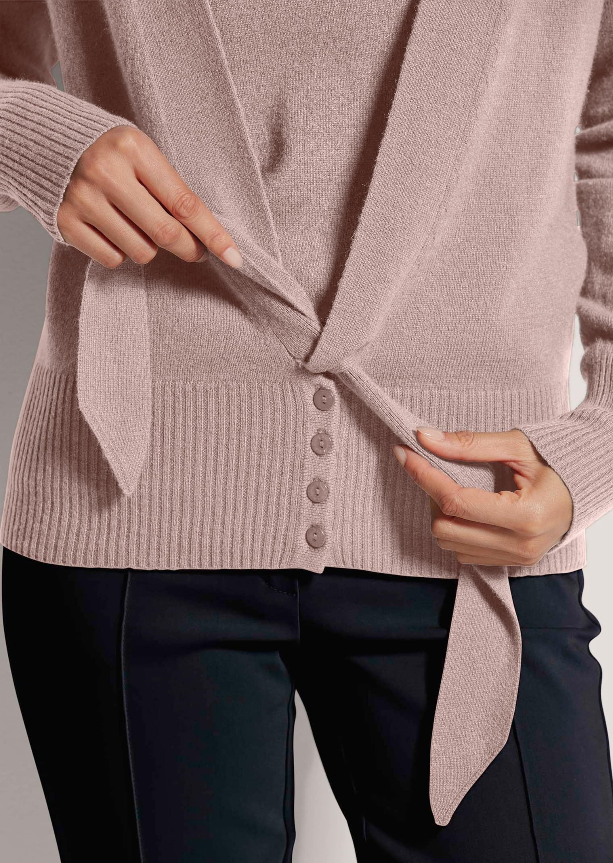 MADELEINE Strickjacke »Strickjacke Kaschmir-Strickjacke mit tiefem V-Ausschnitt und Bindeband«