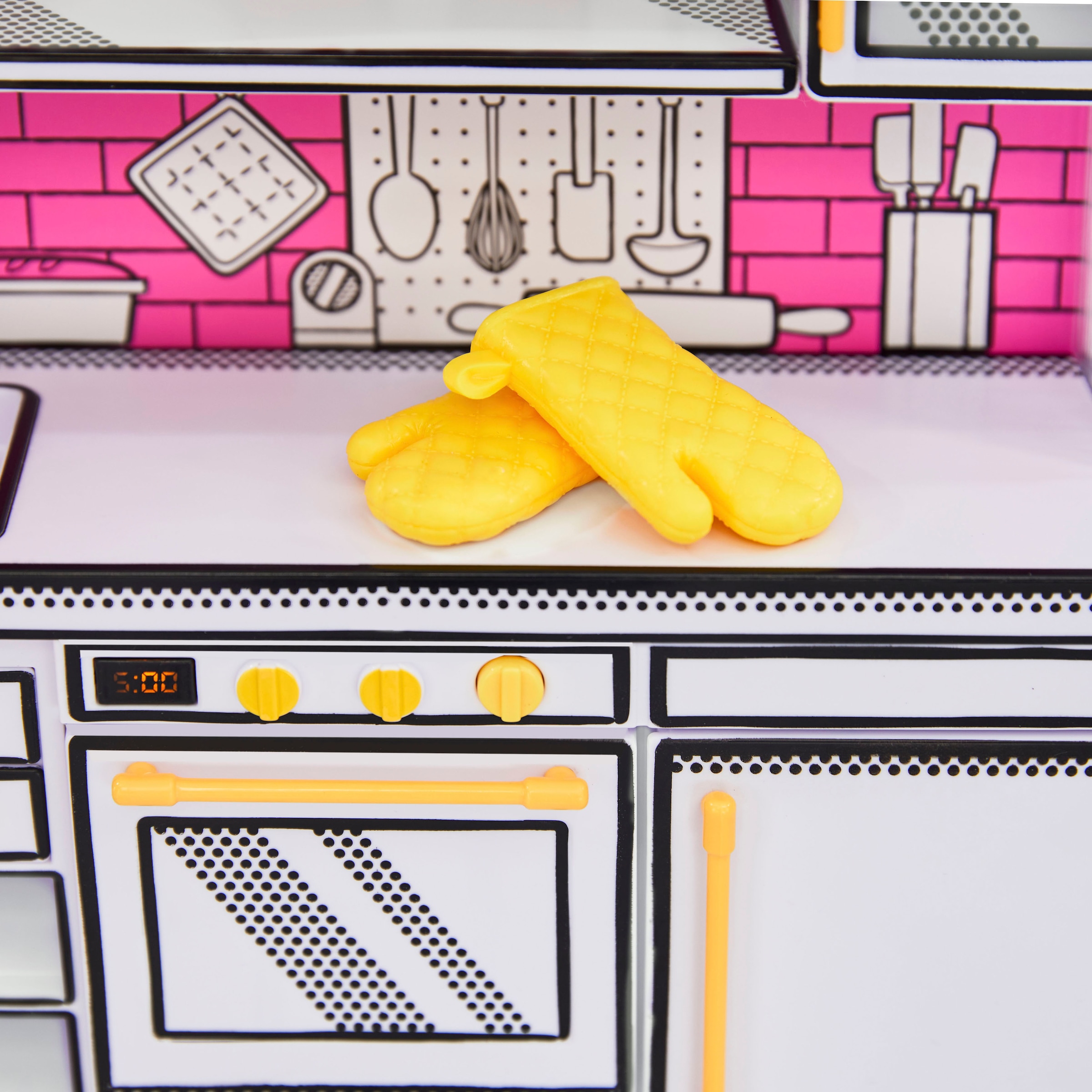 MGA ENTERTAINMENT Spielküche »MGA's Miniverse - Make It Mini Kitchen«, für Miniverse Food Series